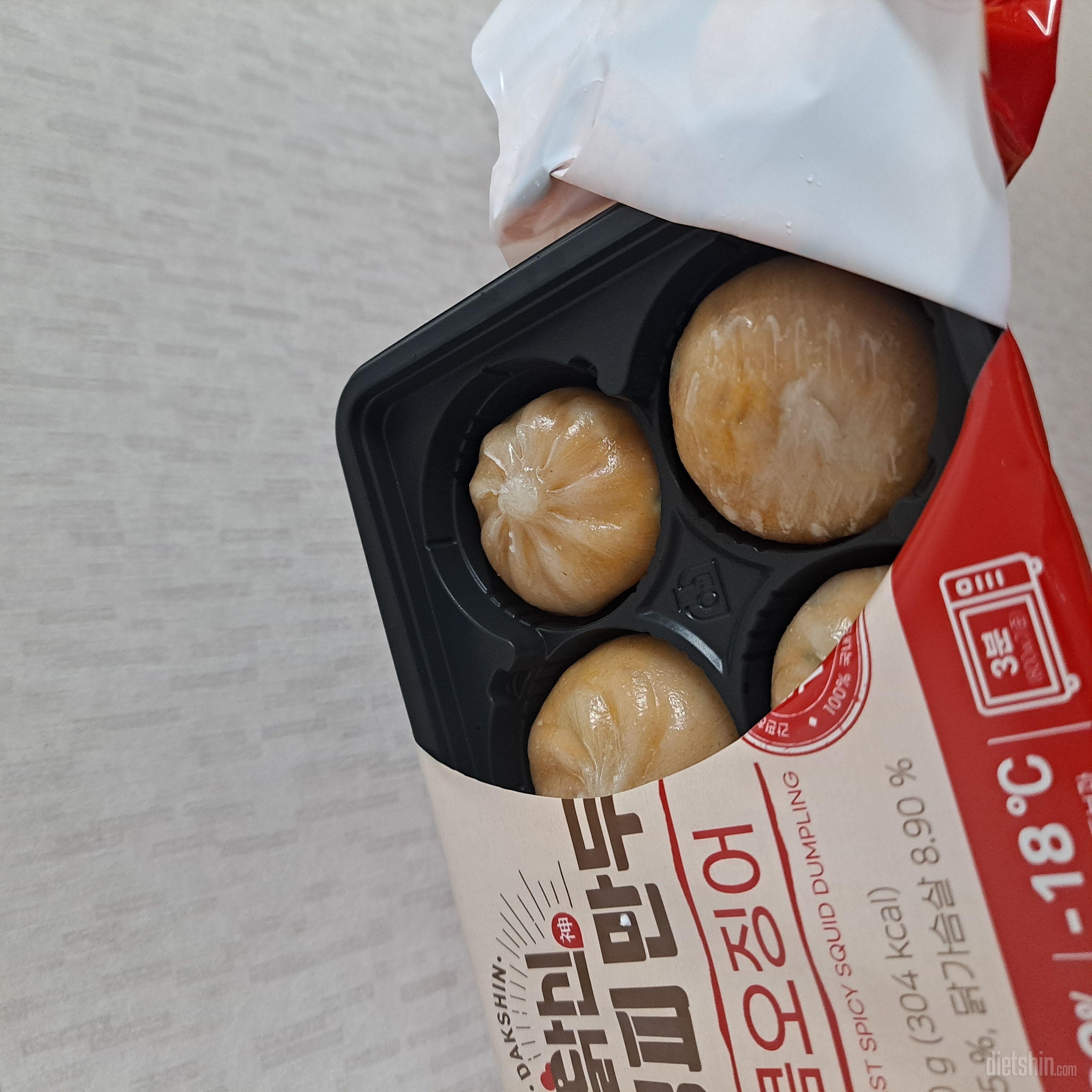 두개 주문했는데
오자마자 하나먹고
