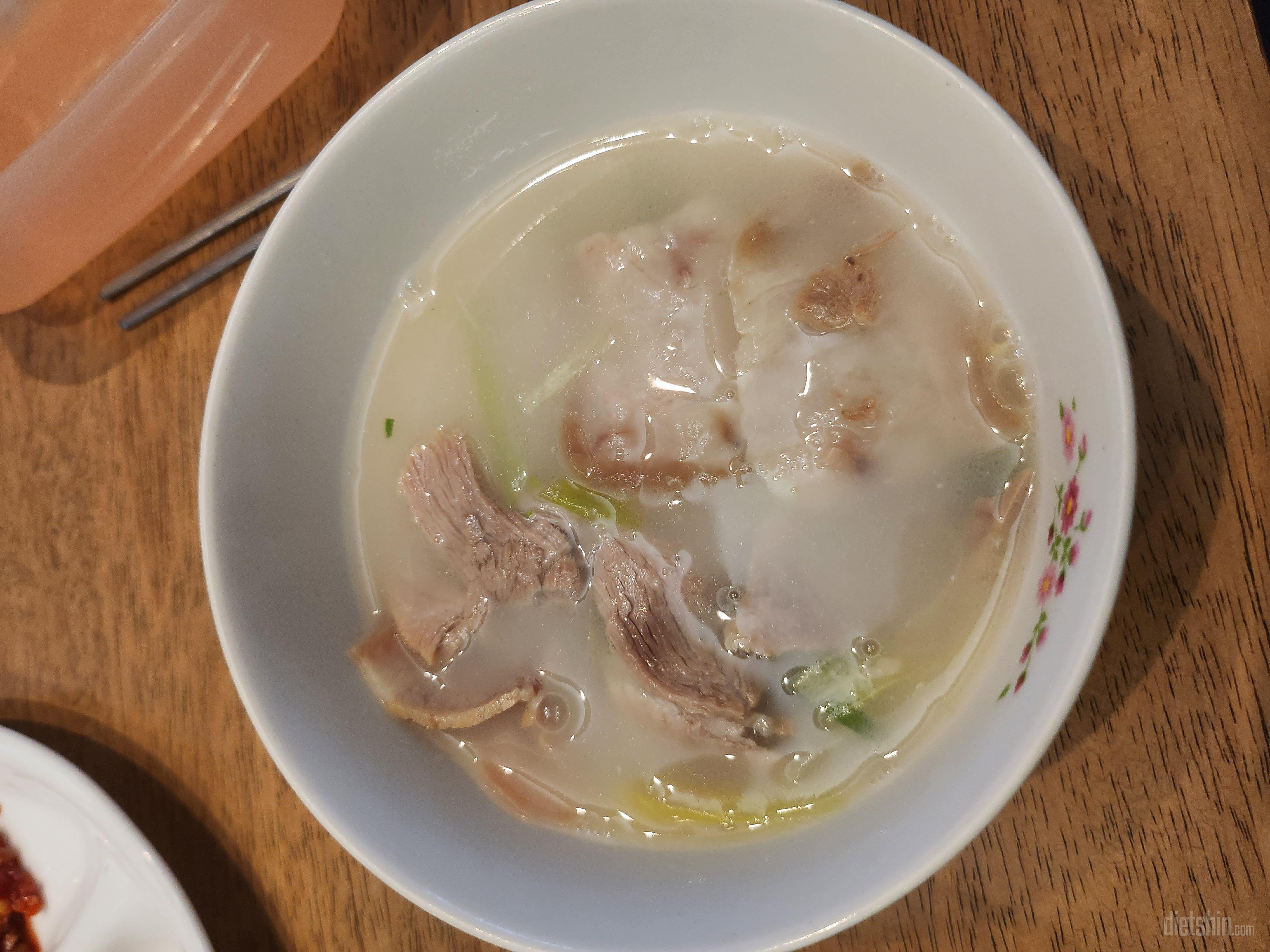 간단하게 돼지국밥을 먹을수 있어서 너