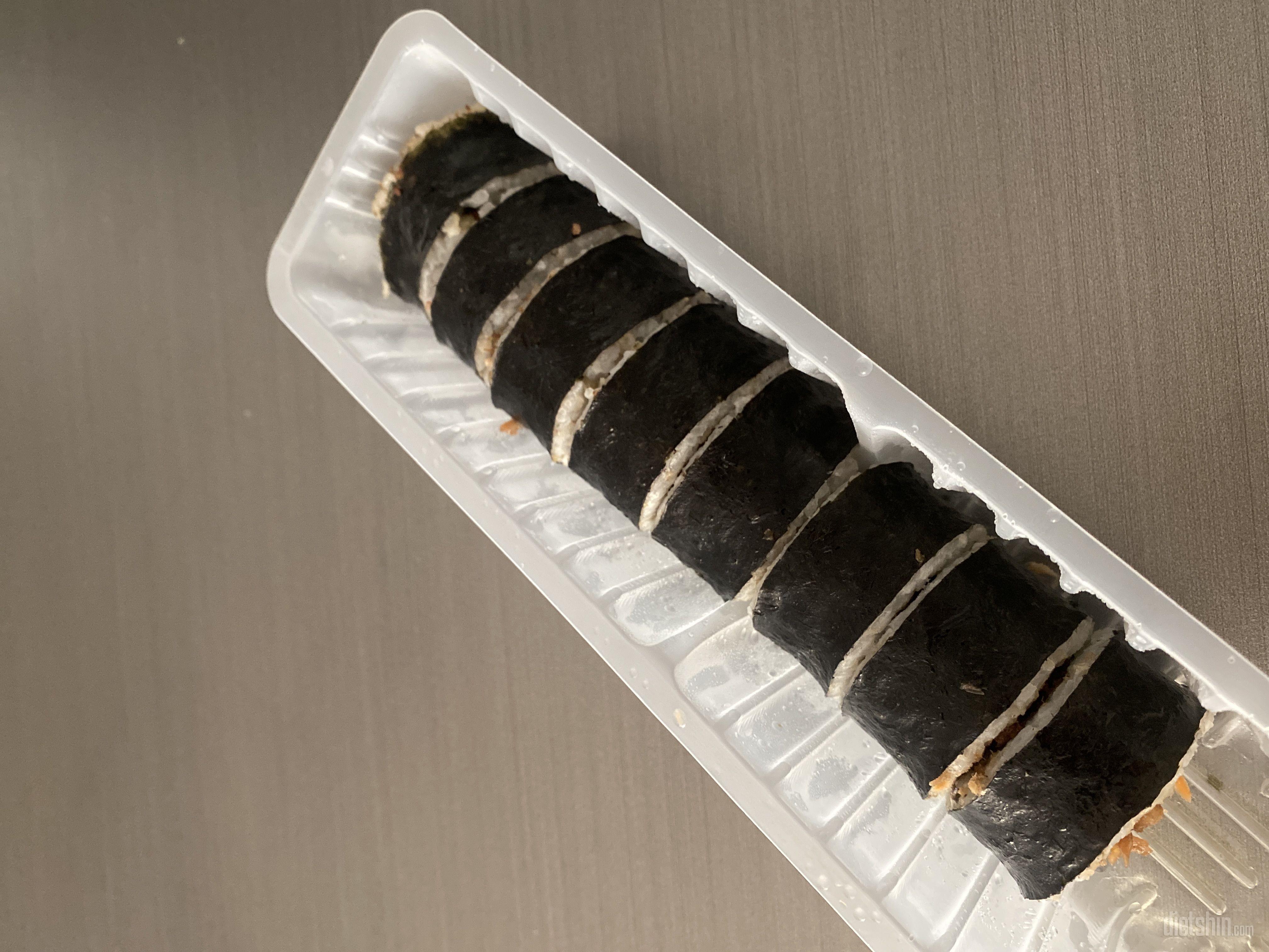 냉동김밥 ?? 이라서 별 기대 안하고