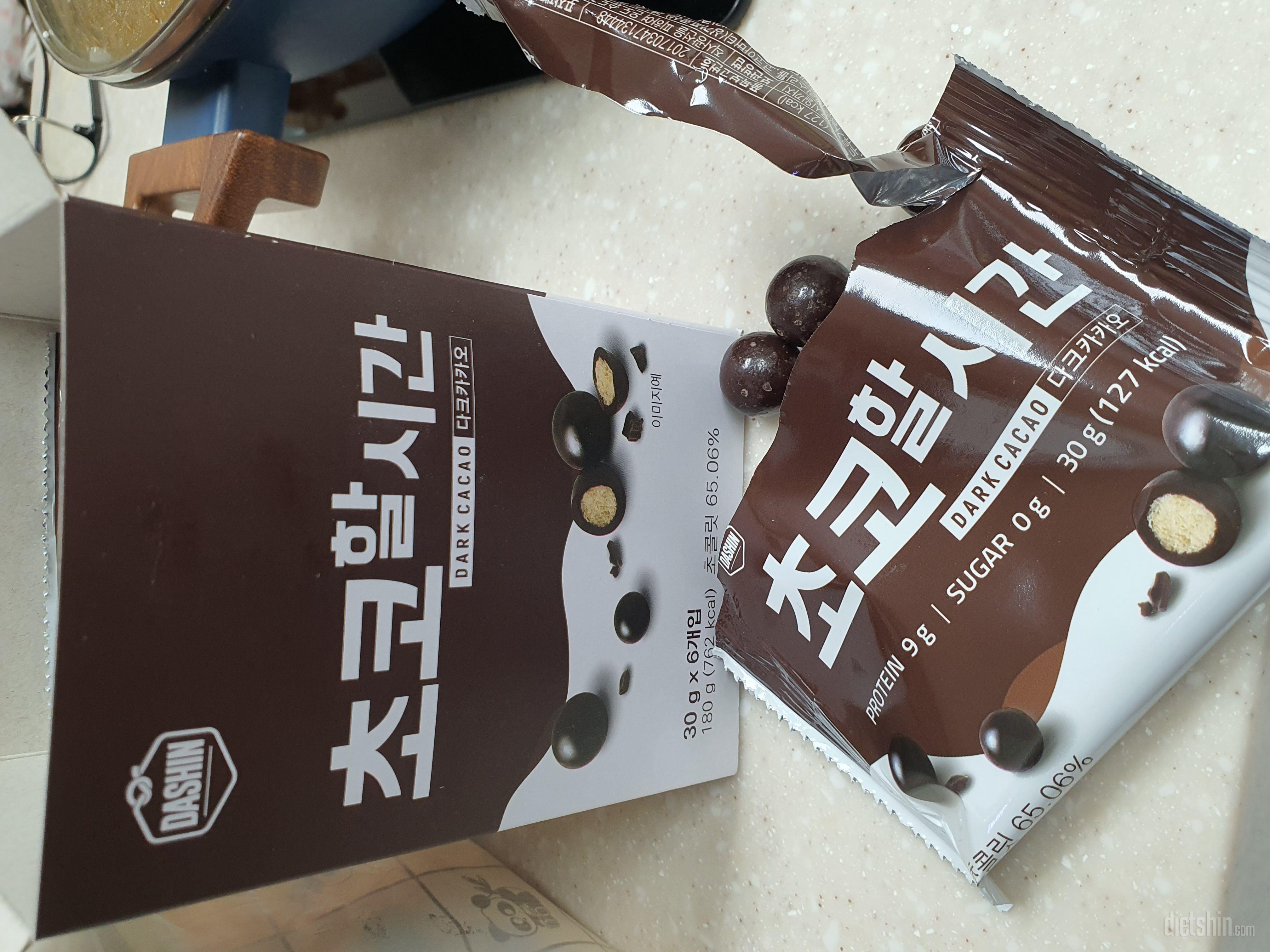다크초코렛 맛입니다. 씁쓸한 맛이나요