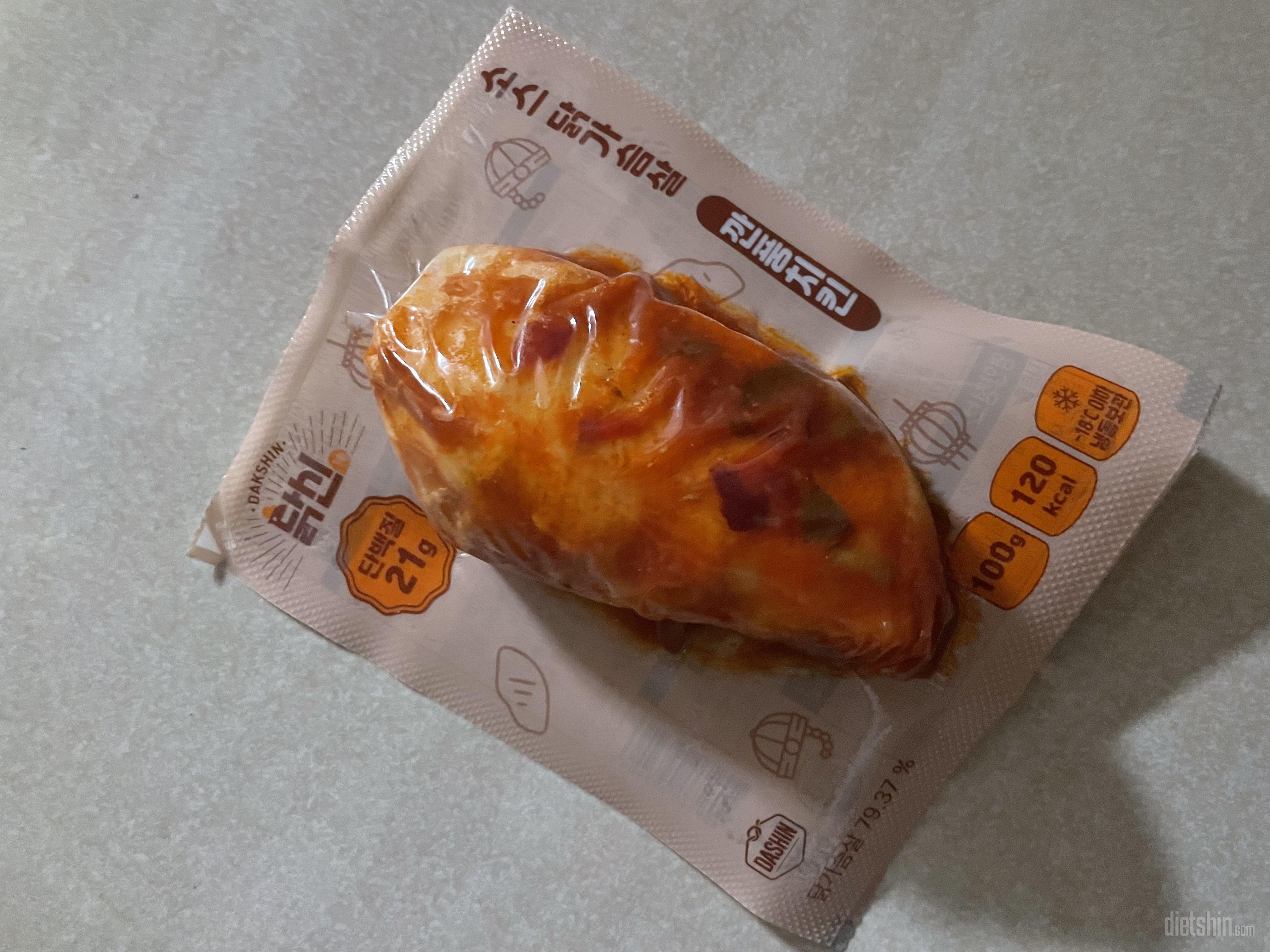 깐풍닭가슴살에 쌈 싸먹으니깐 진짜 맛