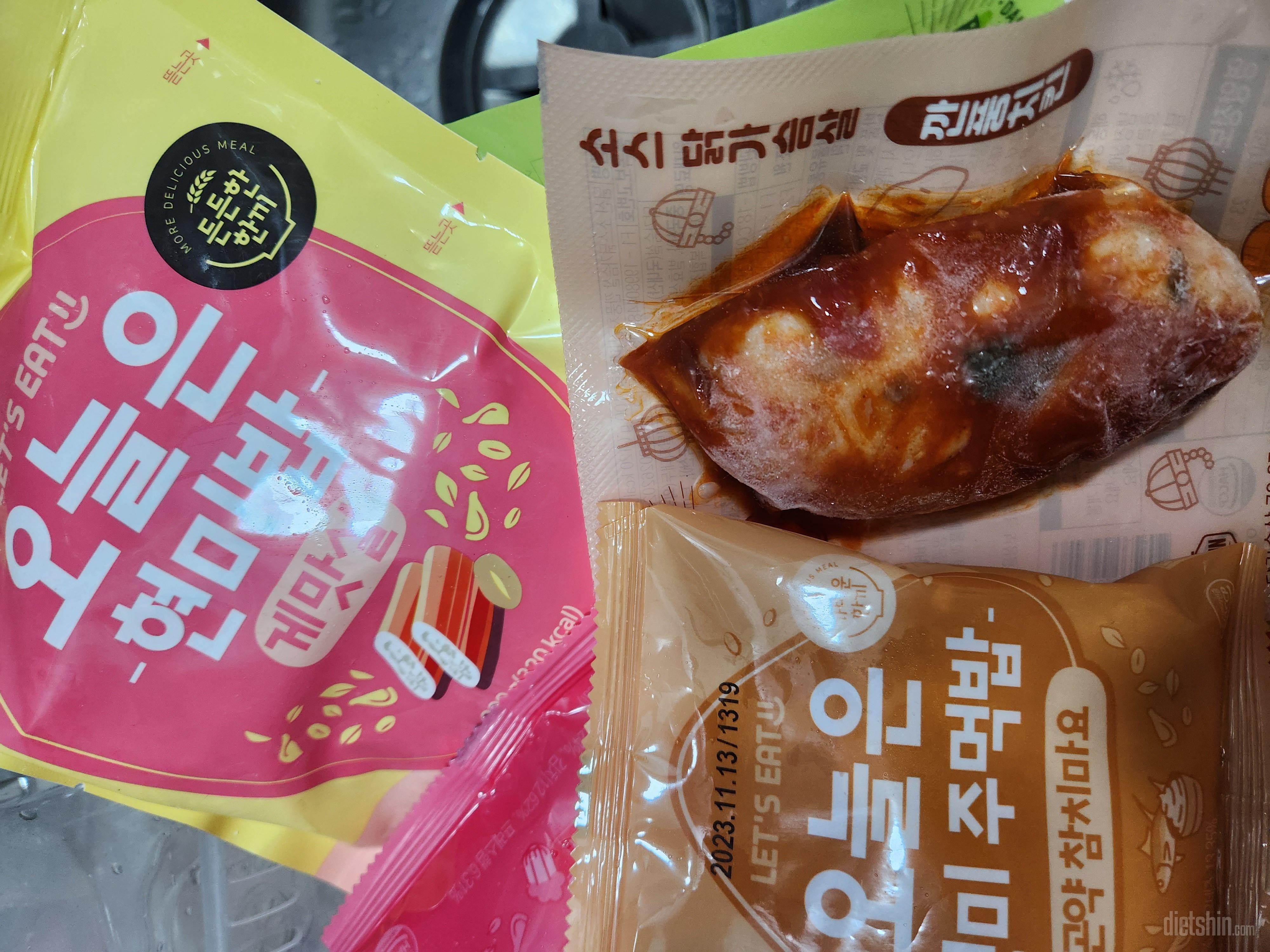 소스도 맛있고 닭가슴살이 퍽퍽하지 않
