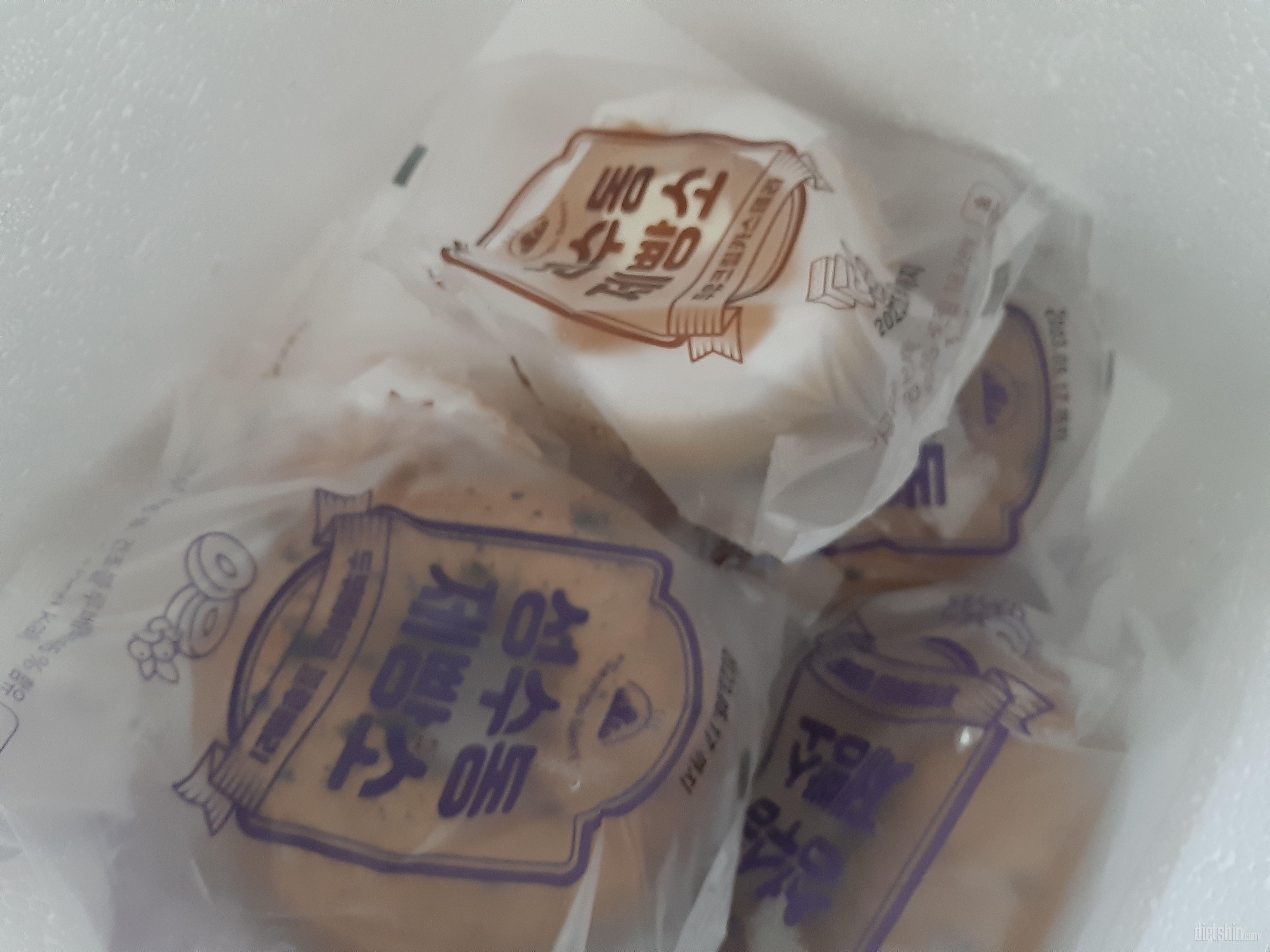 전자렌지에 돌려서 베이글 먹으면 맛있