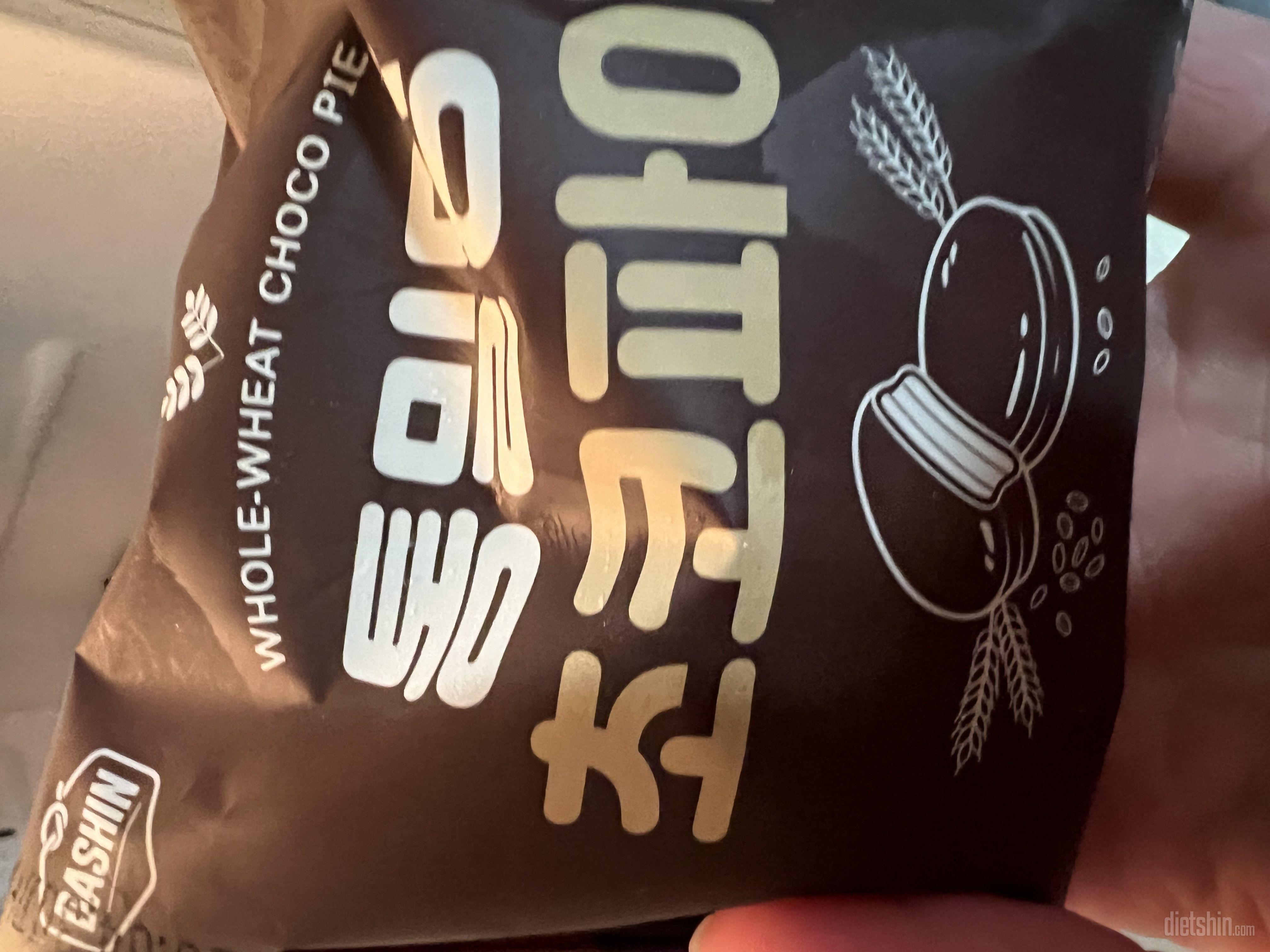 크기는 초코파이 보다 살짝크거나 비슷