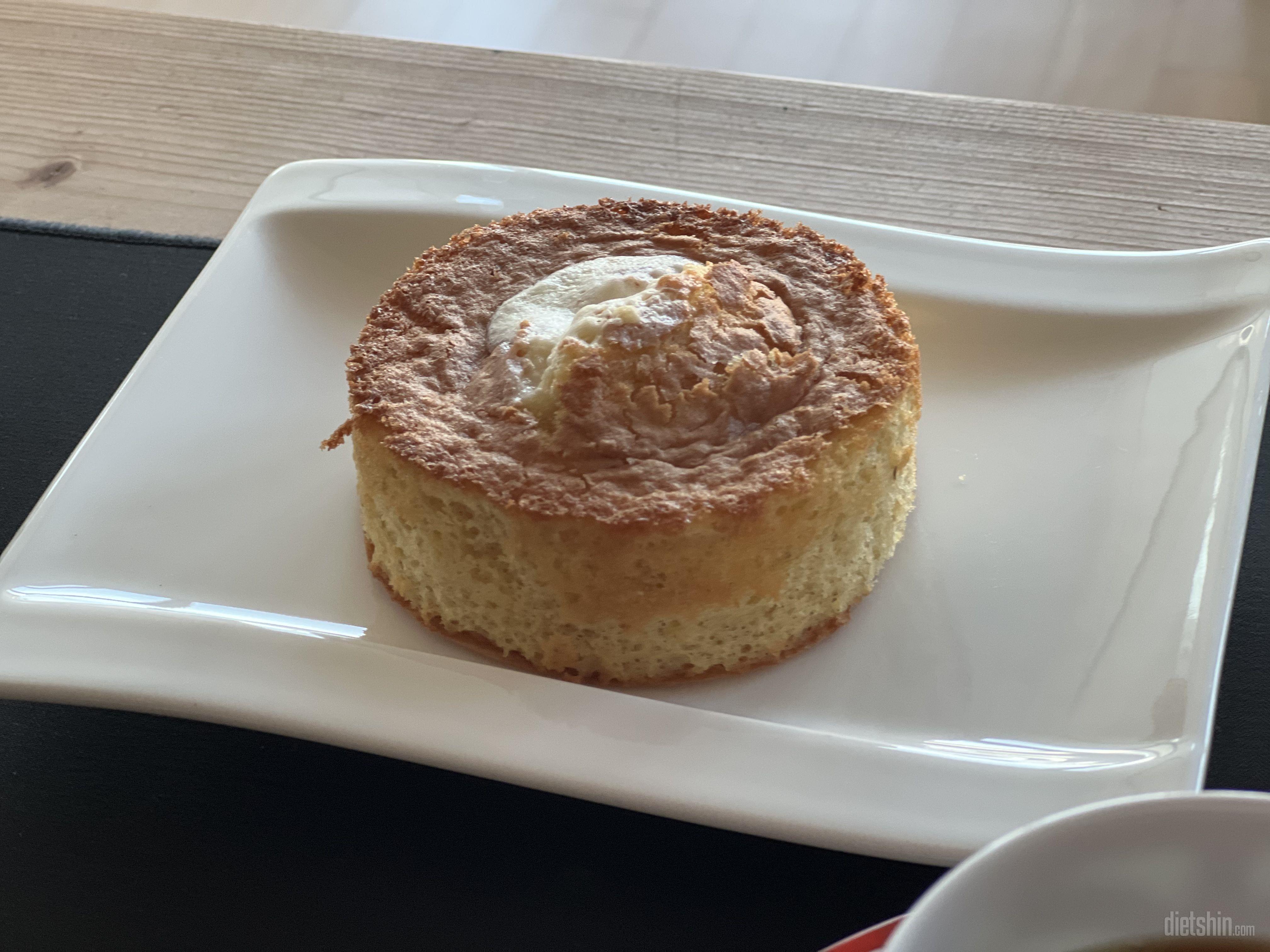 두부랑 쌀가루로 만든거라 생각보다 맛
