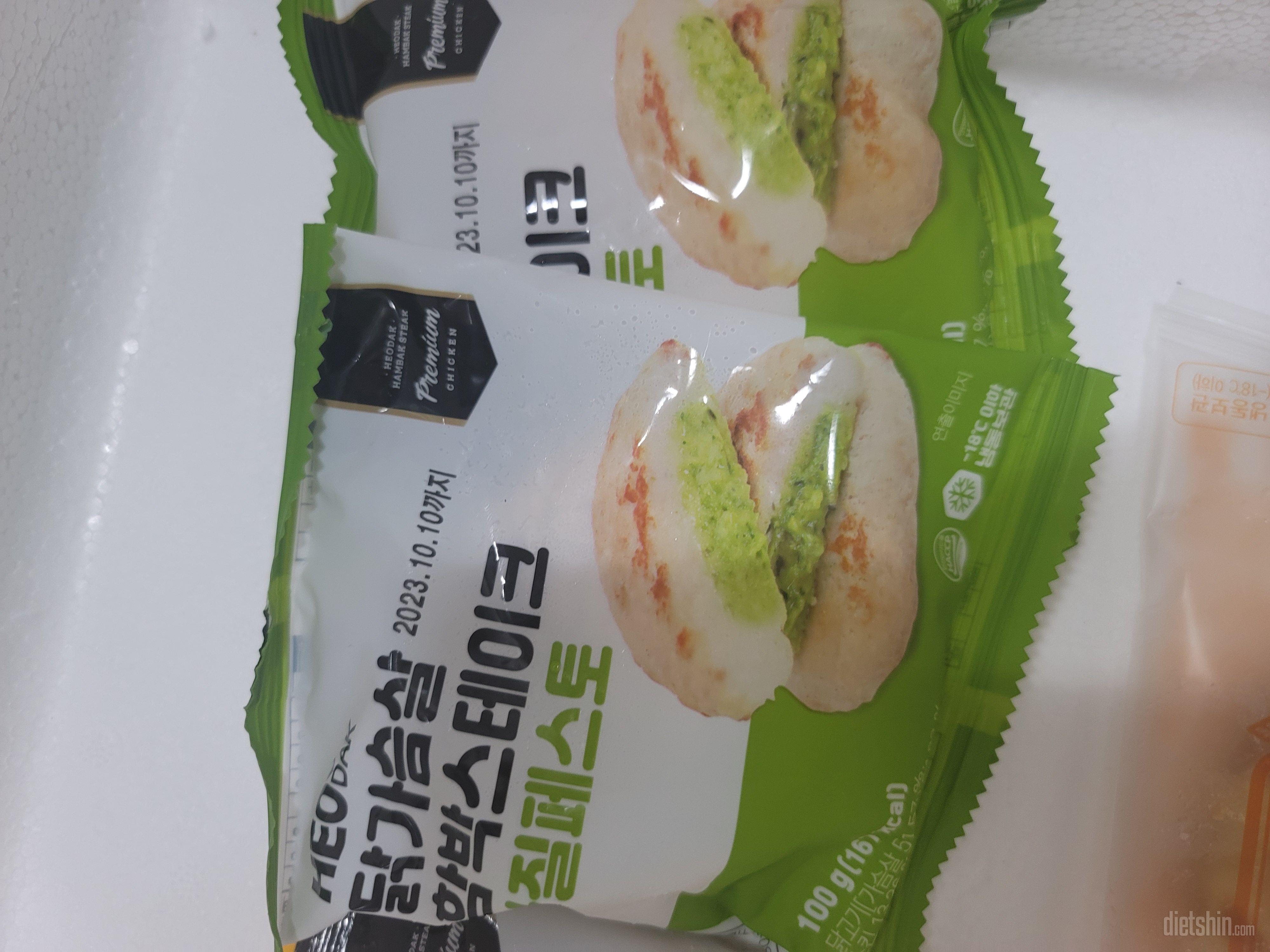 허닭스테이크중에 젤맛잇는거라
다른상