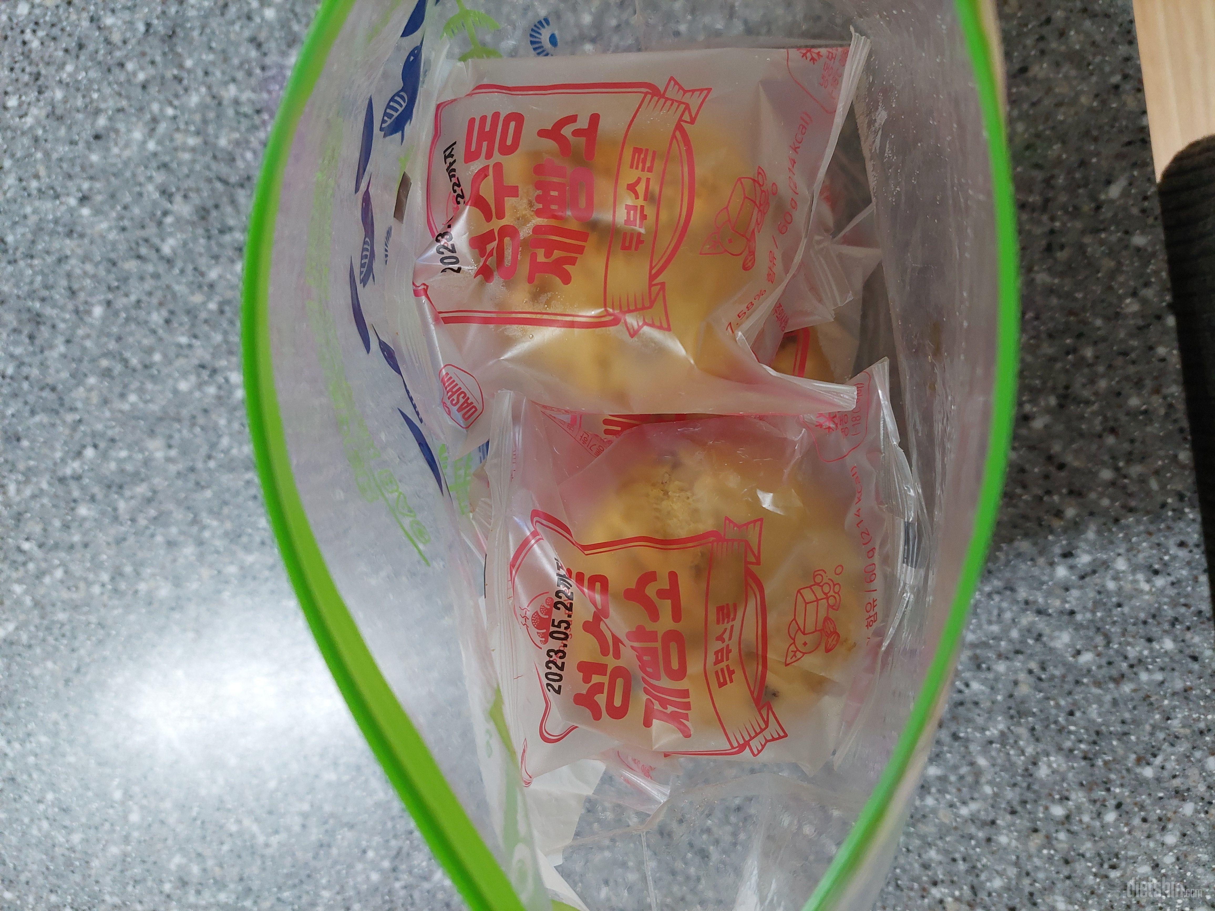 두부로 만든 스콘이라 건강해지는 맛인