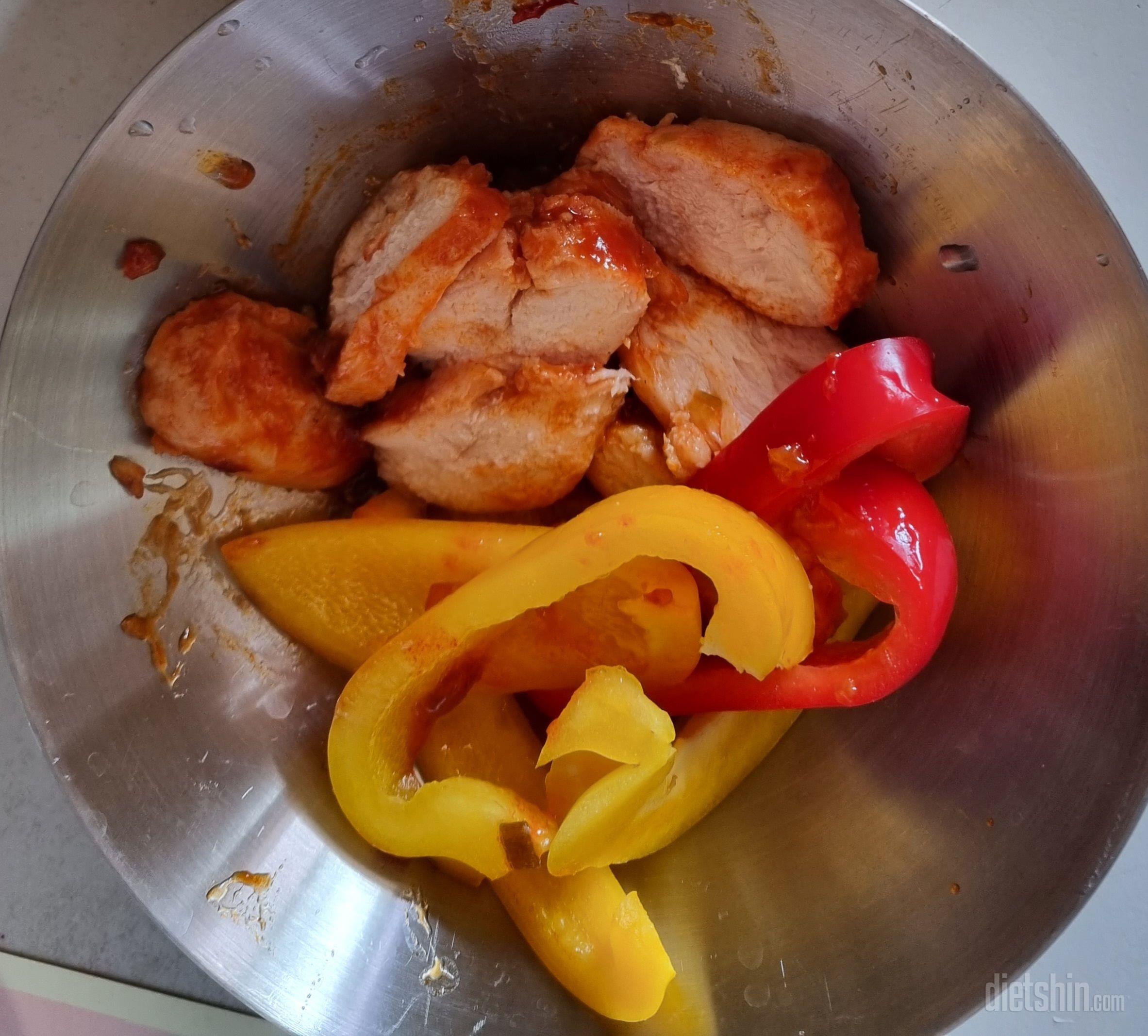 맛잇어요 간편하게 데워먹기 좋고 소스