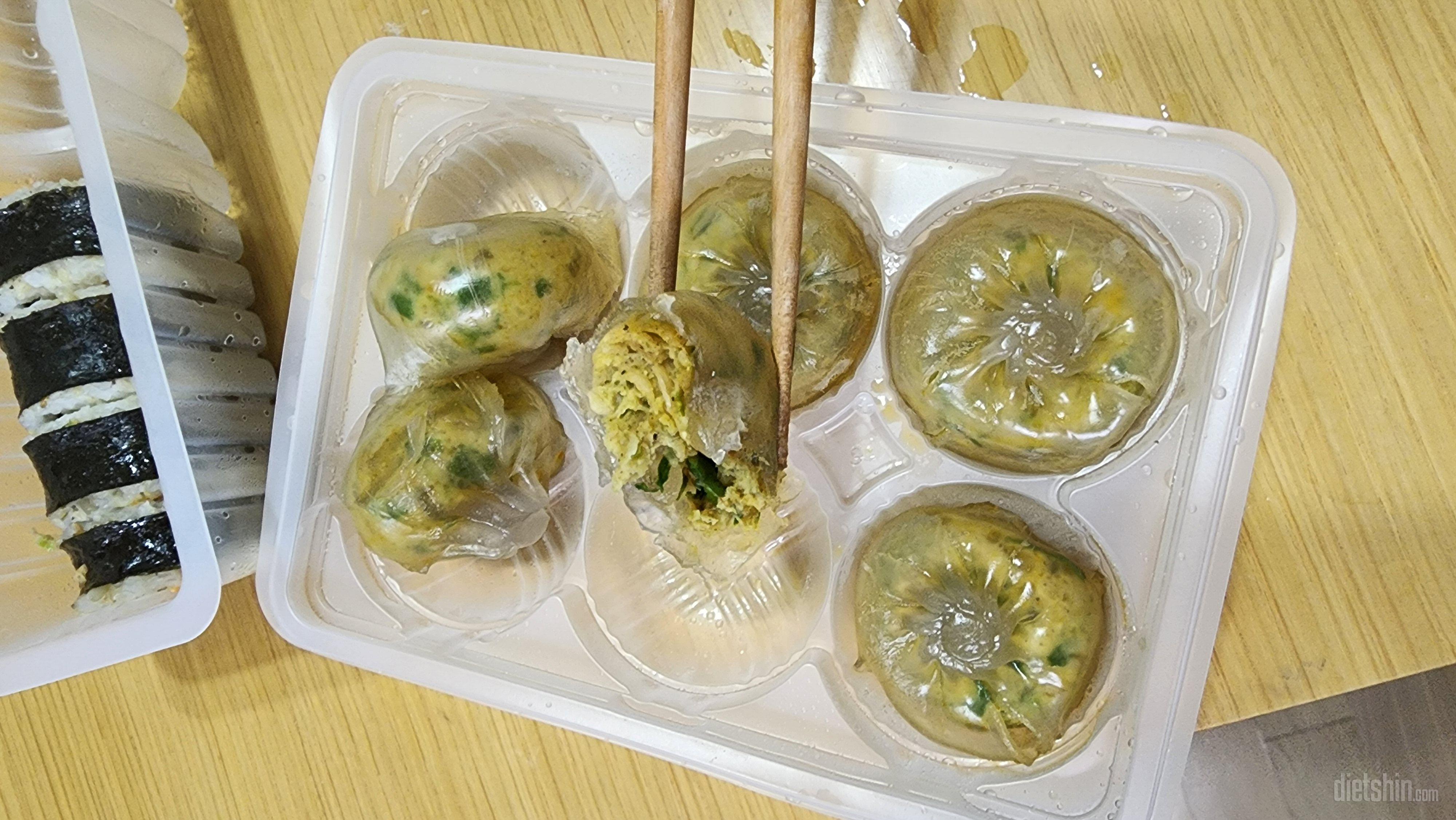 만두 진짜 맛있어요.. 만두피 완전