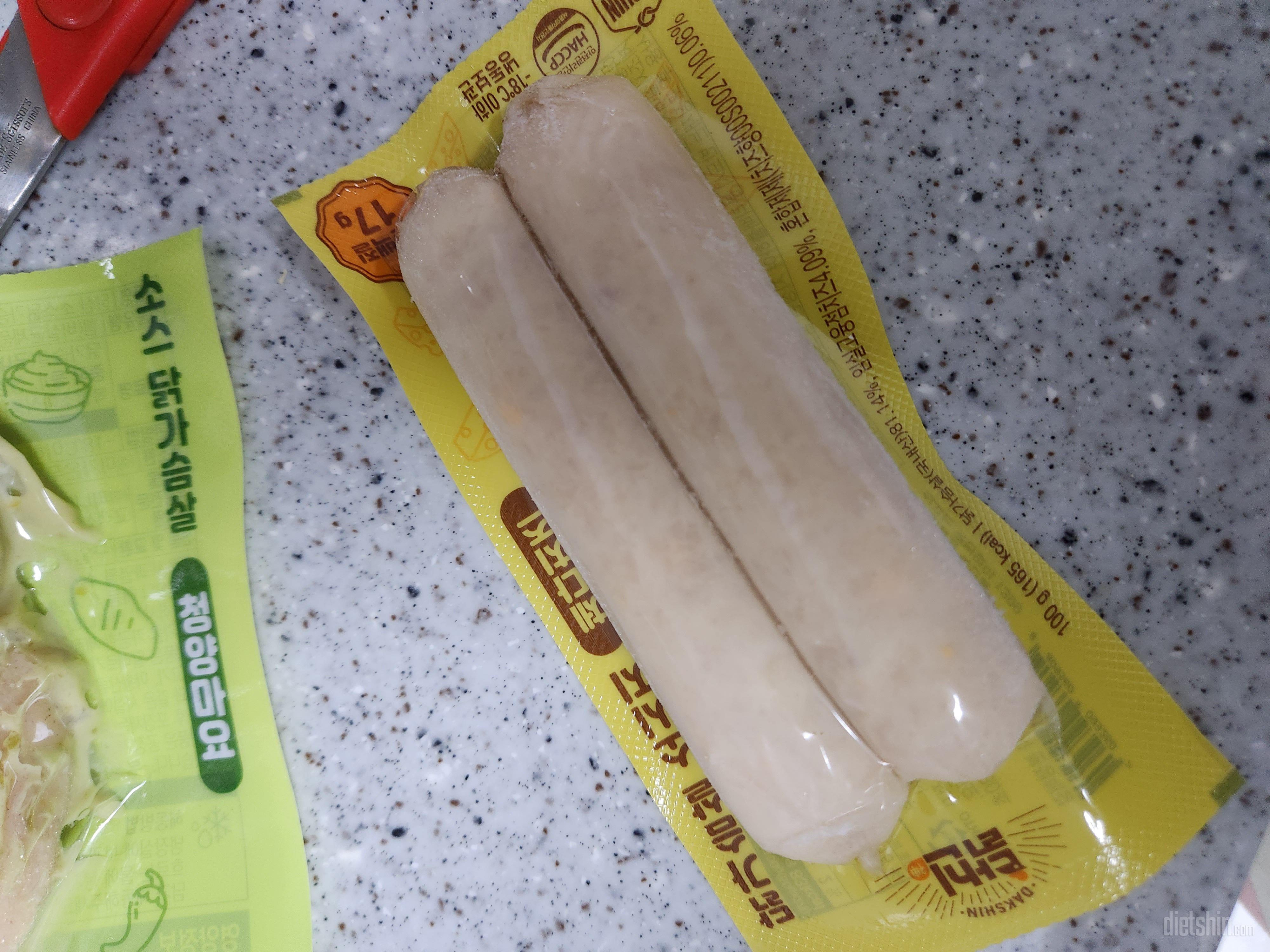 소스 닭가슴살 맛있어용 소세지도 먹을