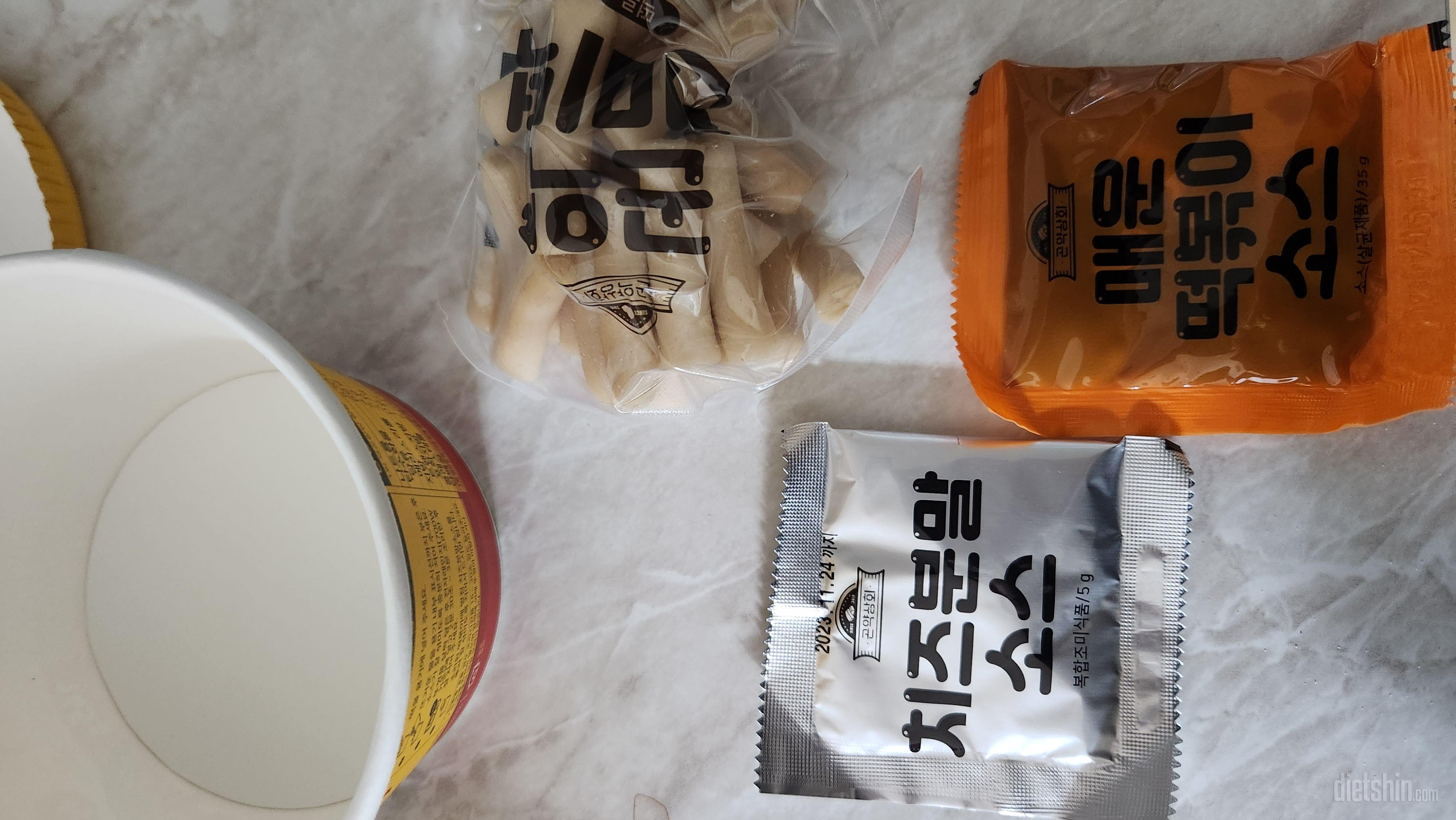 매콤하니 맛잇어요 하지만 떡말고 부가