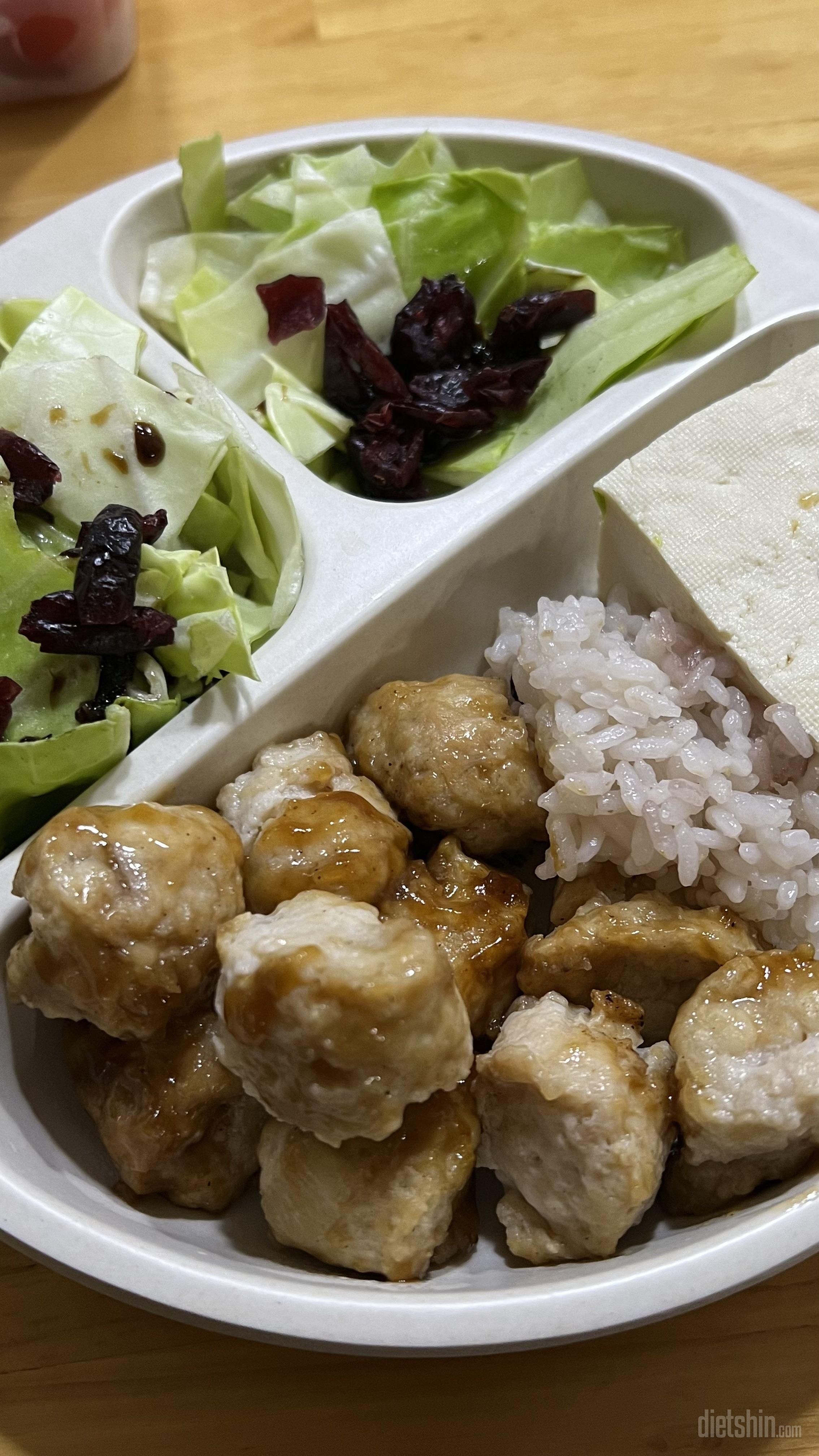 닭가슴살 볼 너무너무 맛있고, 특히