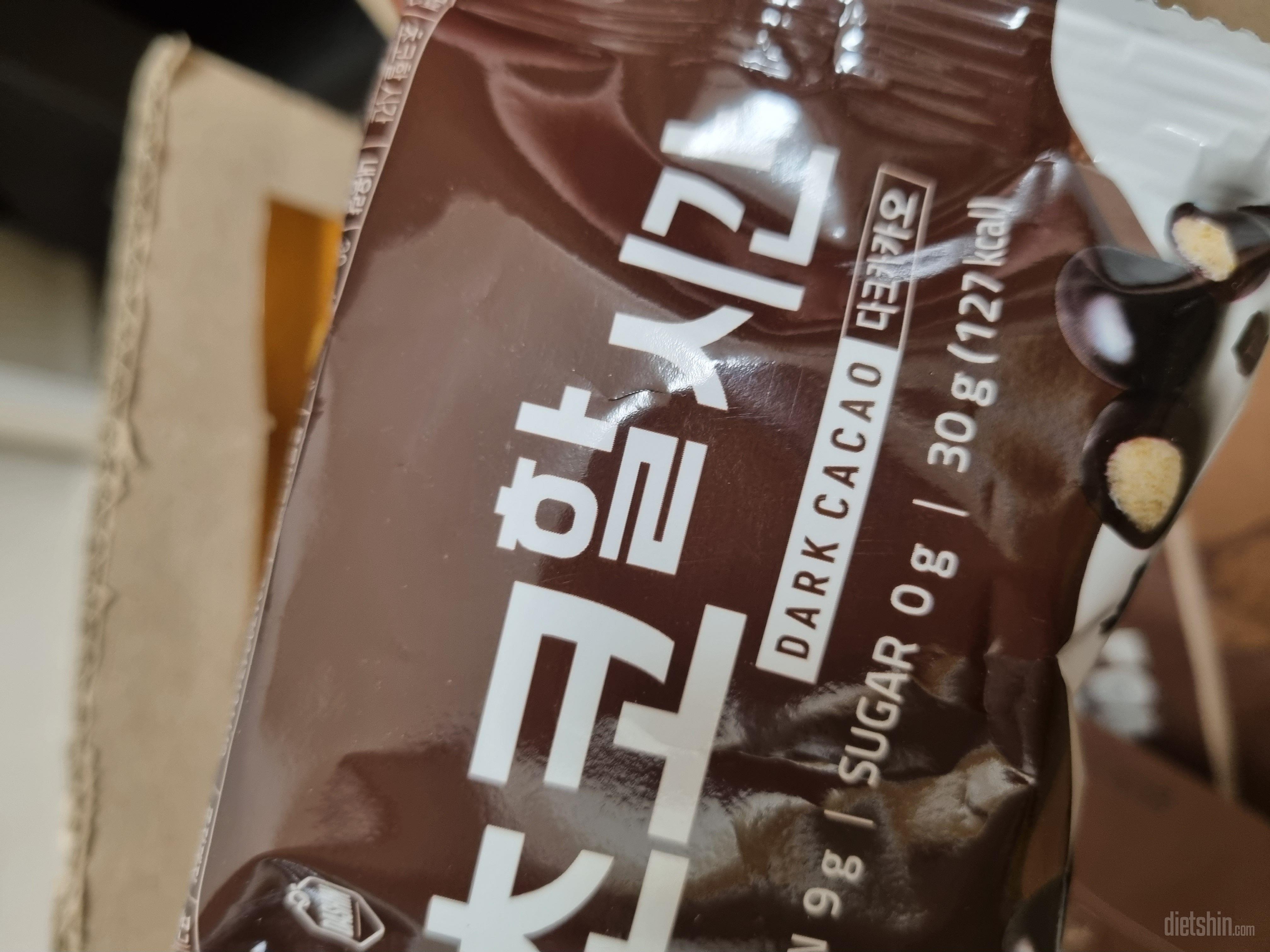 맛있어요 
안에 과자가 있어서 바삭