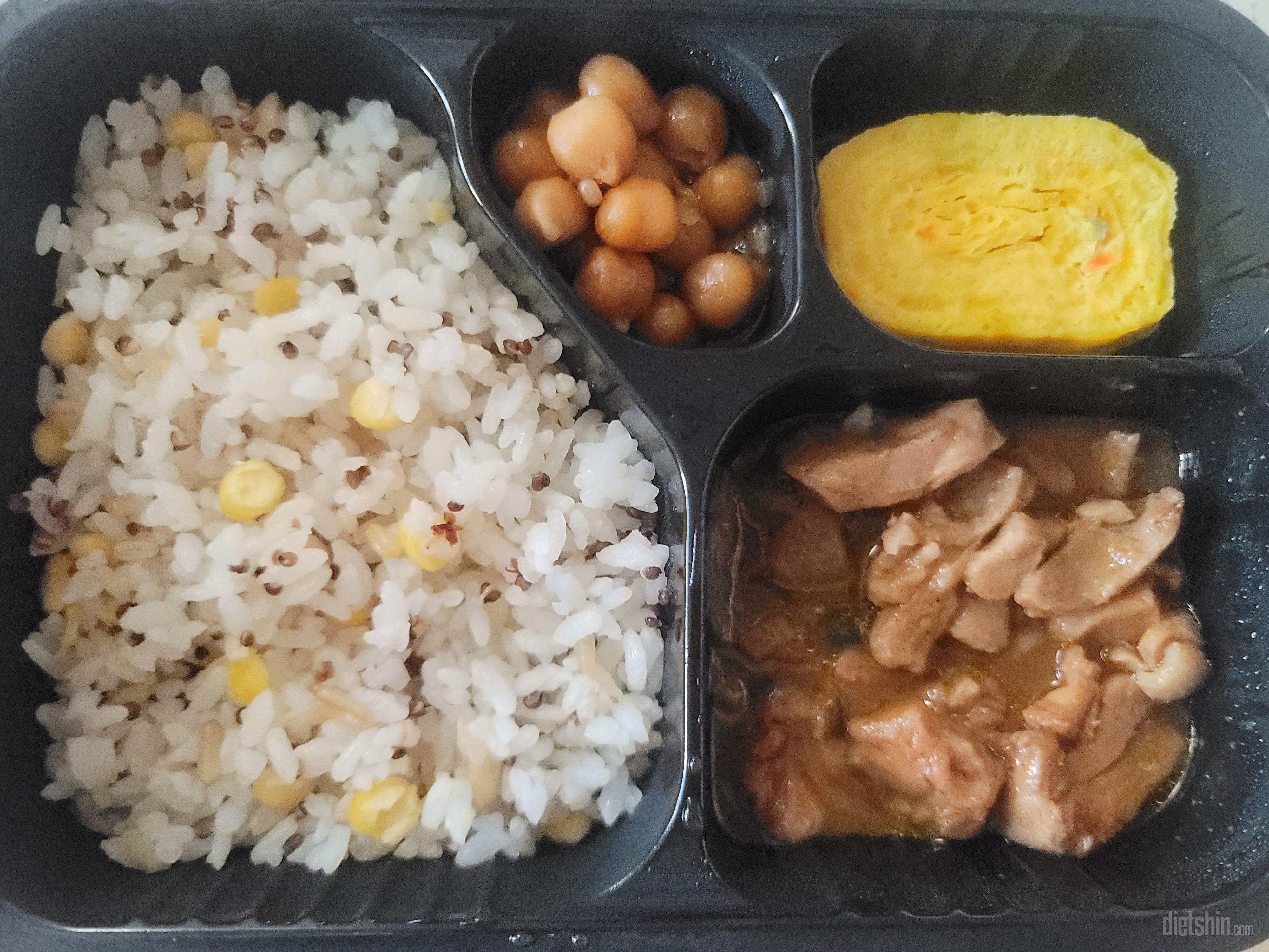 계란말이랑 멸치볶음 맛있고요 메인반찬