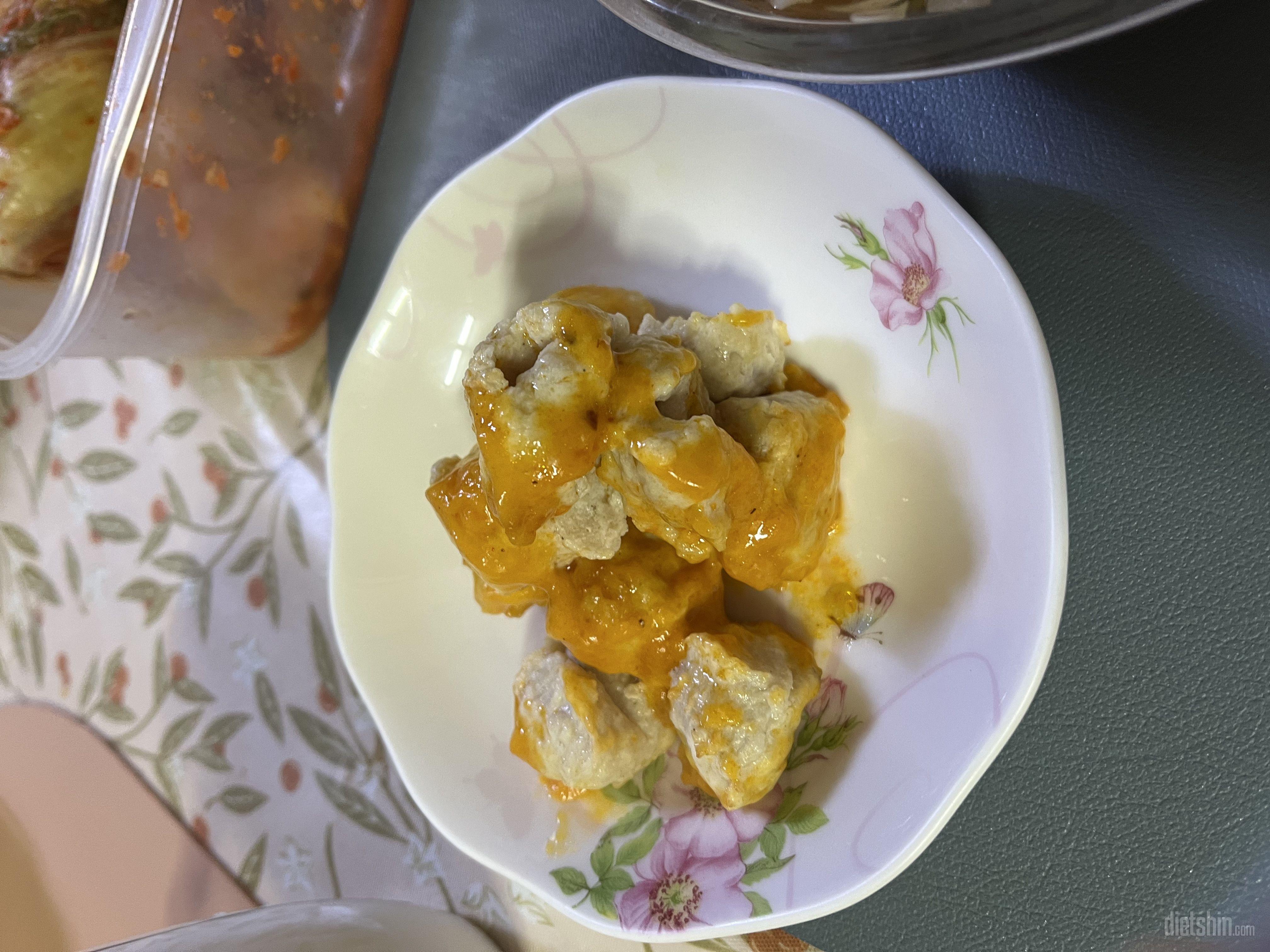 오 여기 닭가슴살볼 맛나네여