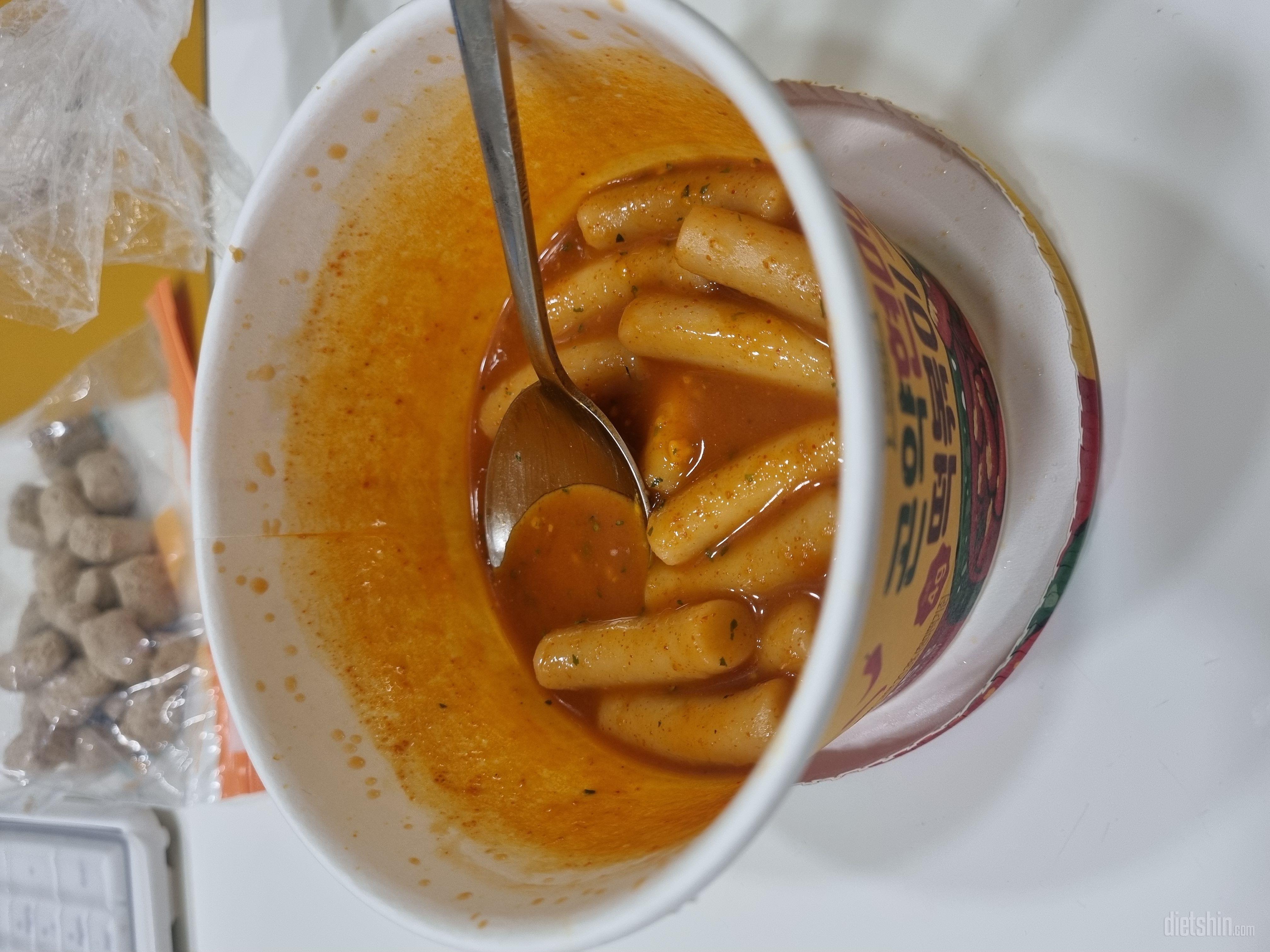 꽤 쫀득쫀득하고 맛있어요!! 매운치즈