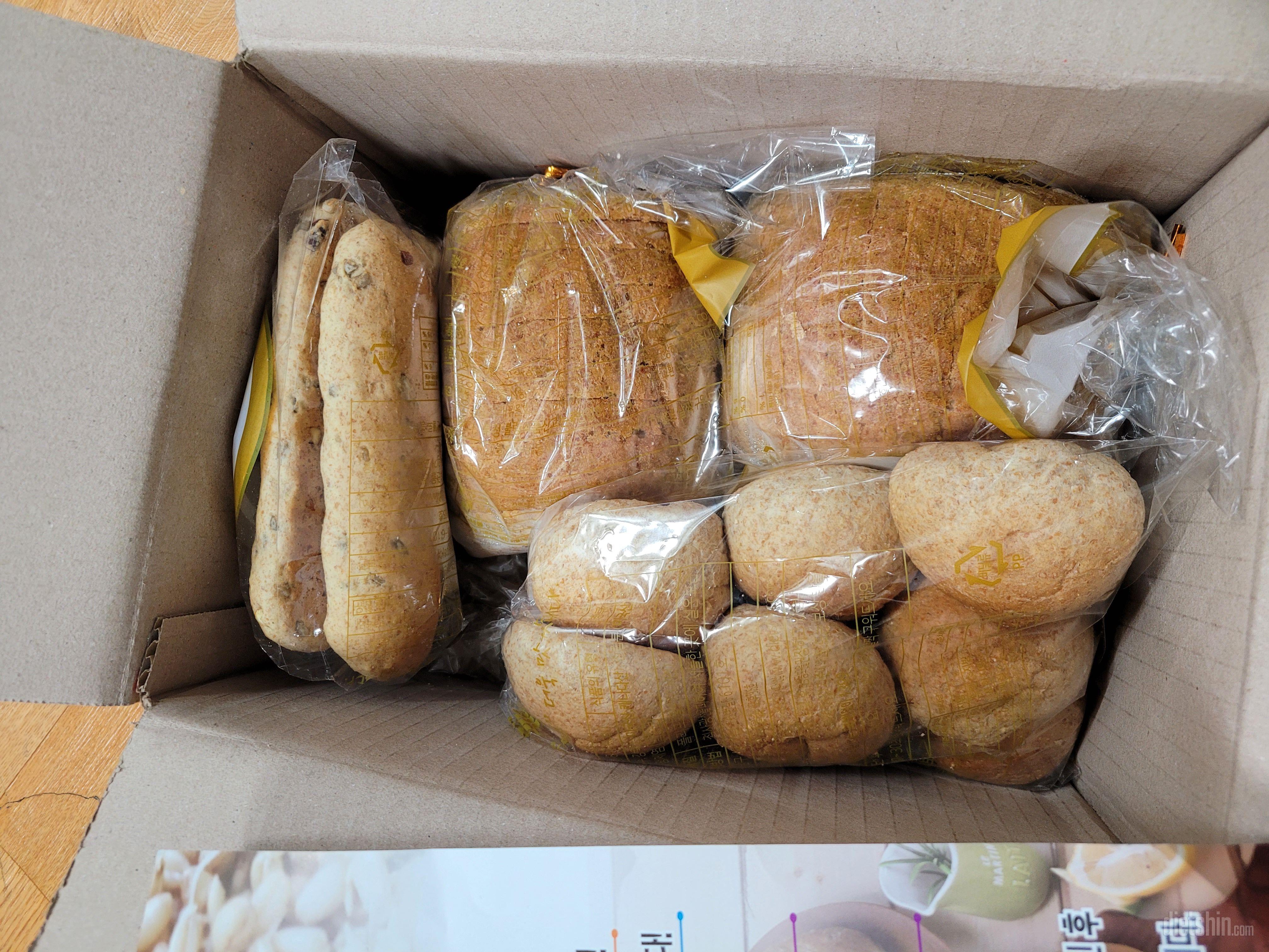 이거 맛있어요~~

통밀빵이라고