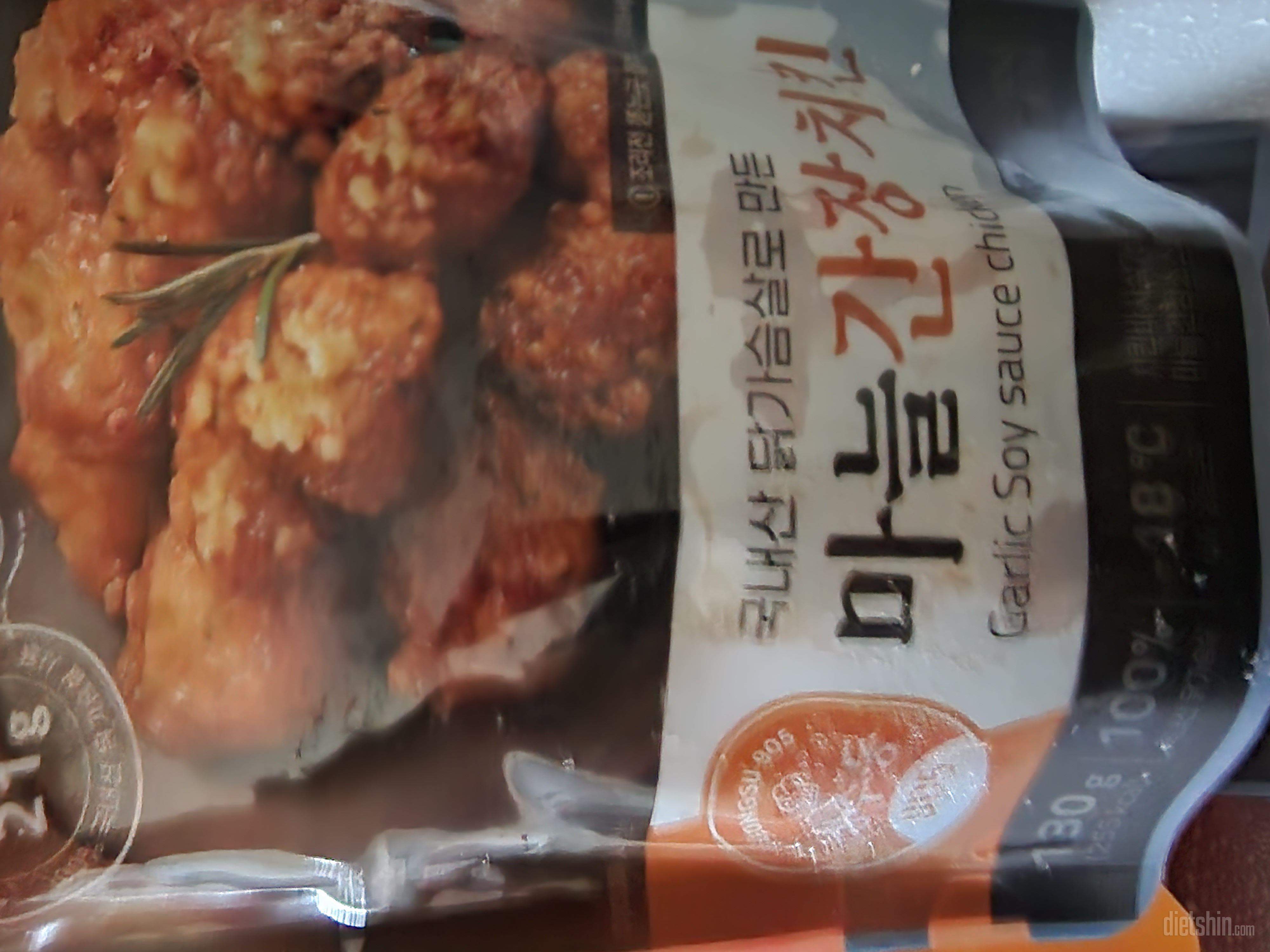 맛있게 잘먹었어요 특히 양념치킨이 젤