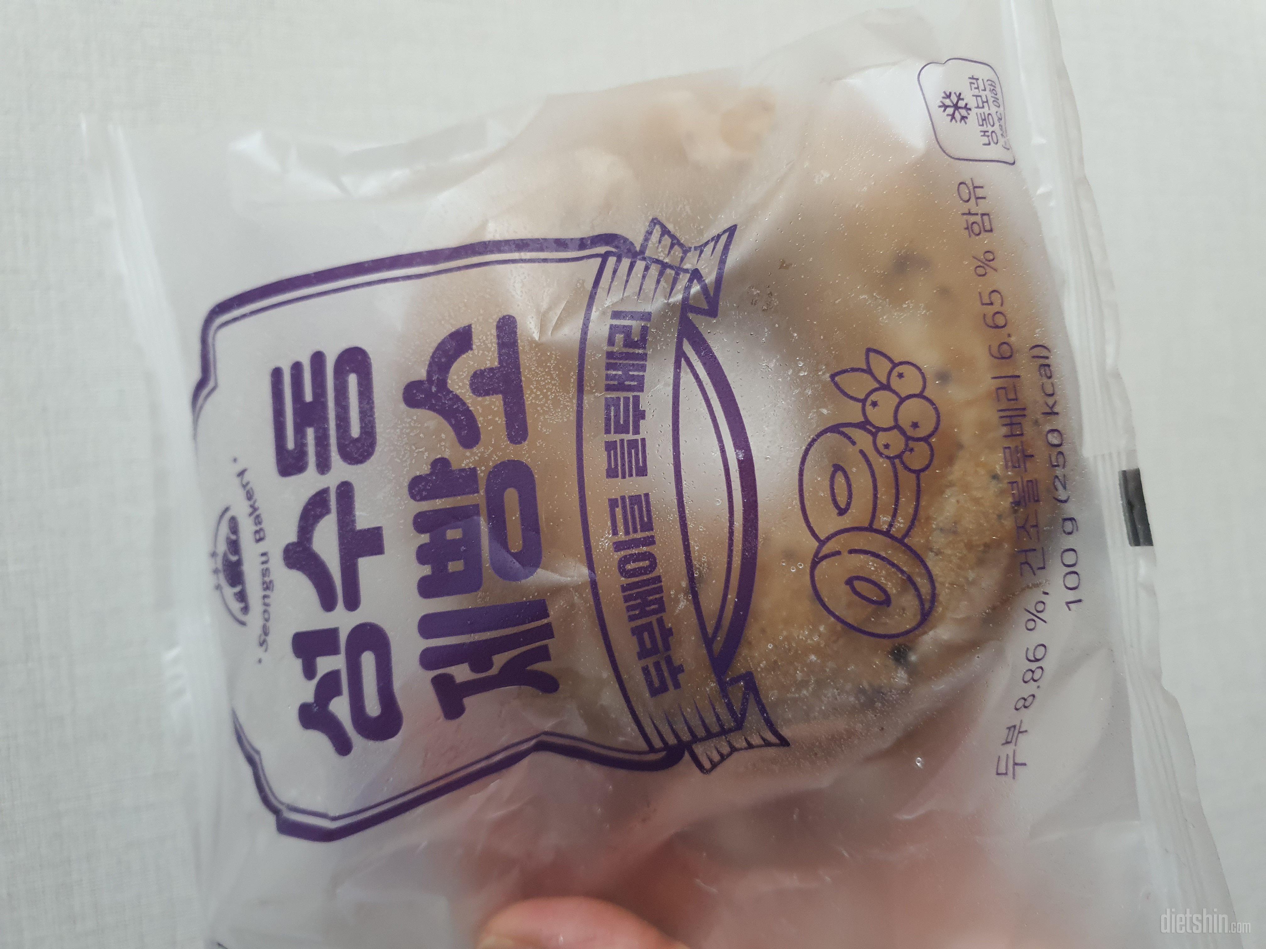 크림치즈 발라먹어도 맛있고 가슴살 스