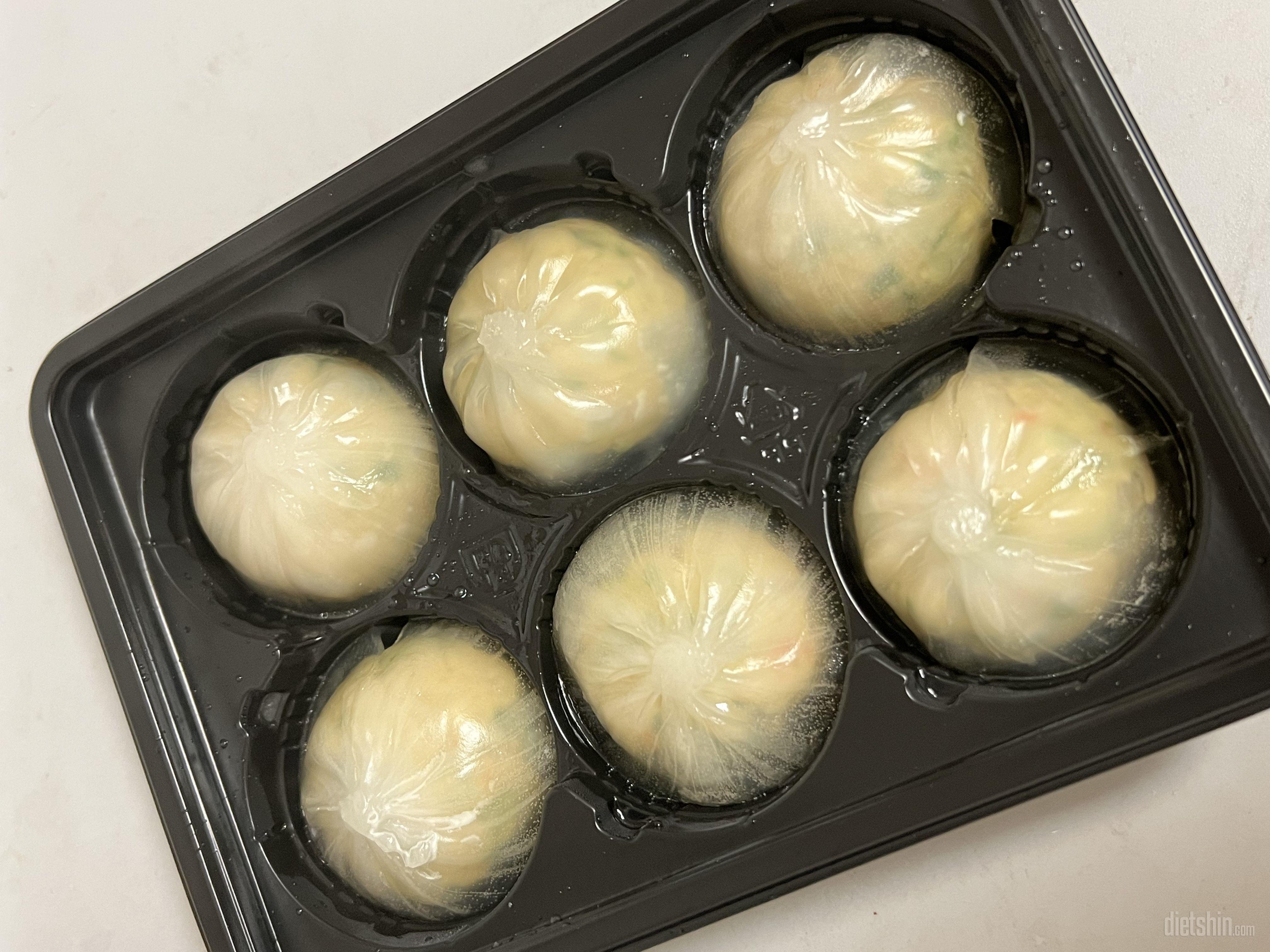 닭가슴살 만두 묘하게 화장품맛 나요.