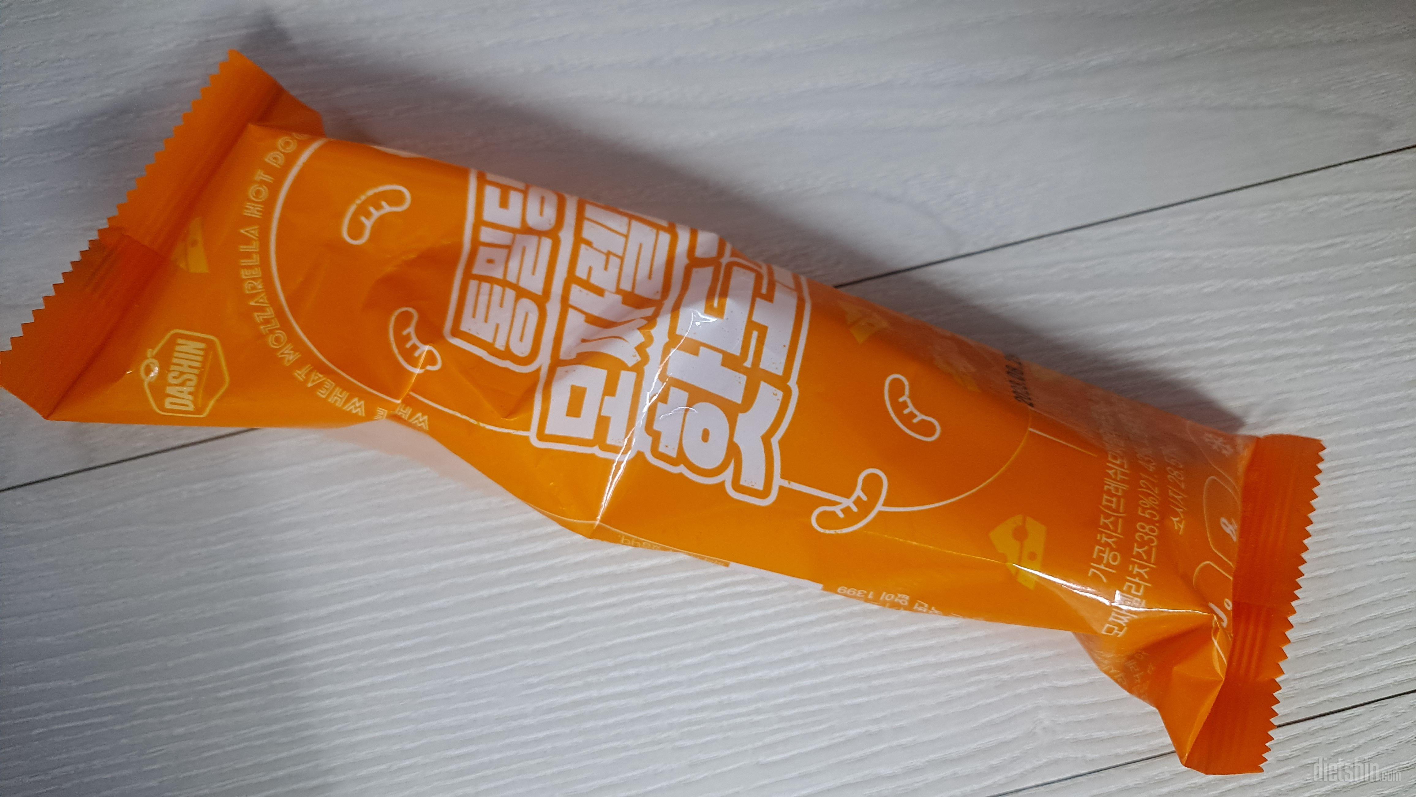 맛있어요 모짜렐라 핫도그 부담스러운데
