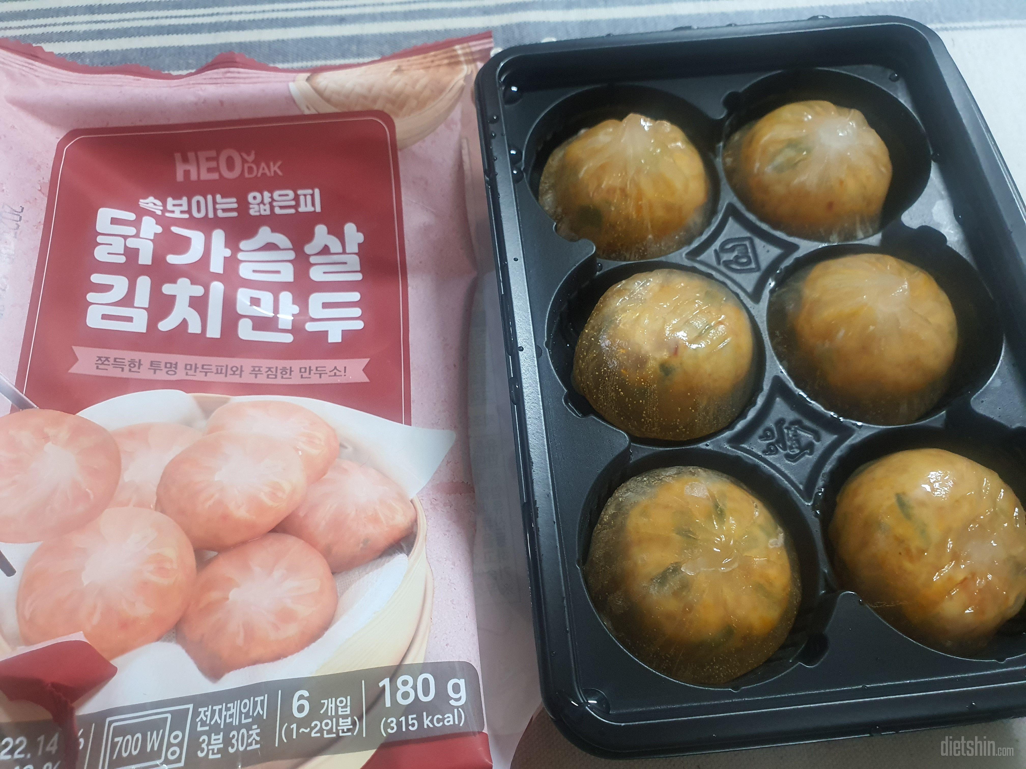 매콤하니 맛잇어요. 속이 일반 만두같