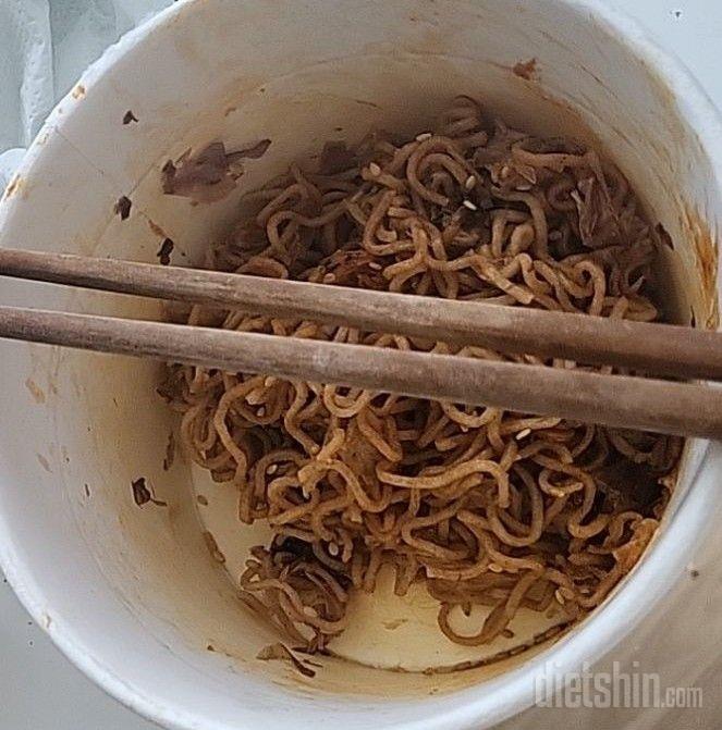 전자레인지 돌려먹었더니 꼬들해서 맛있