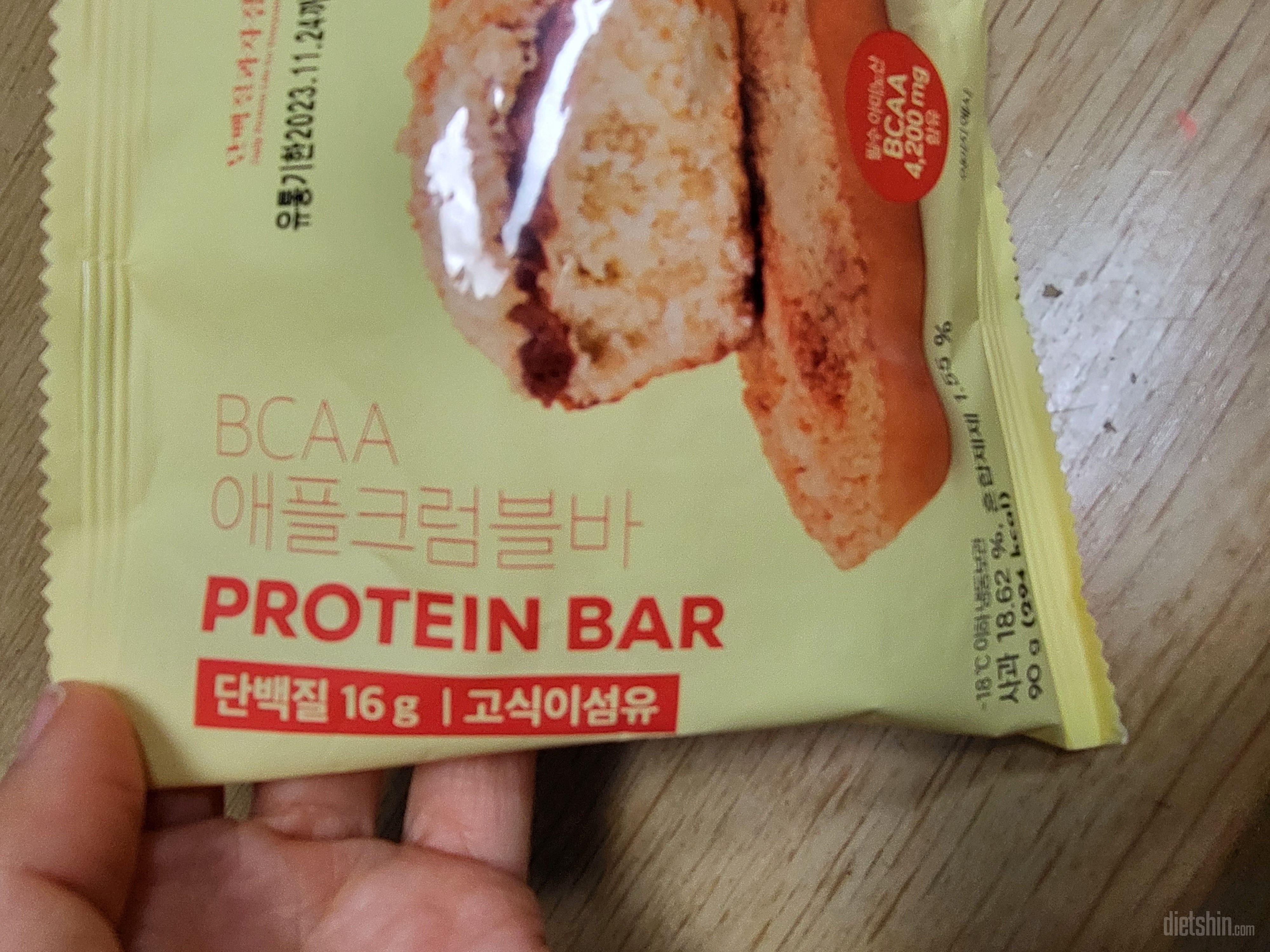 위에 올려진 애플크럼블이 넘 맛있네요