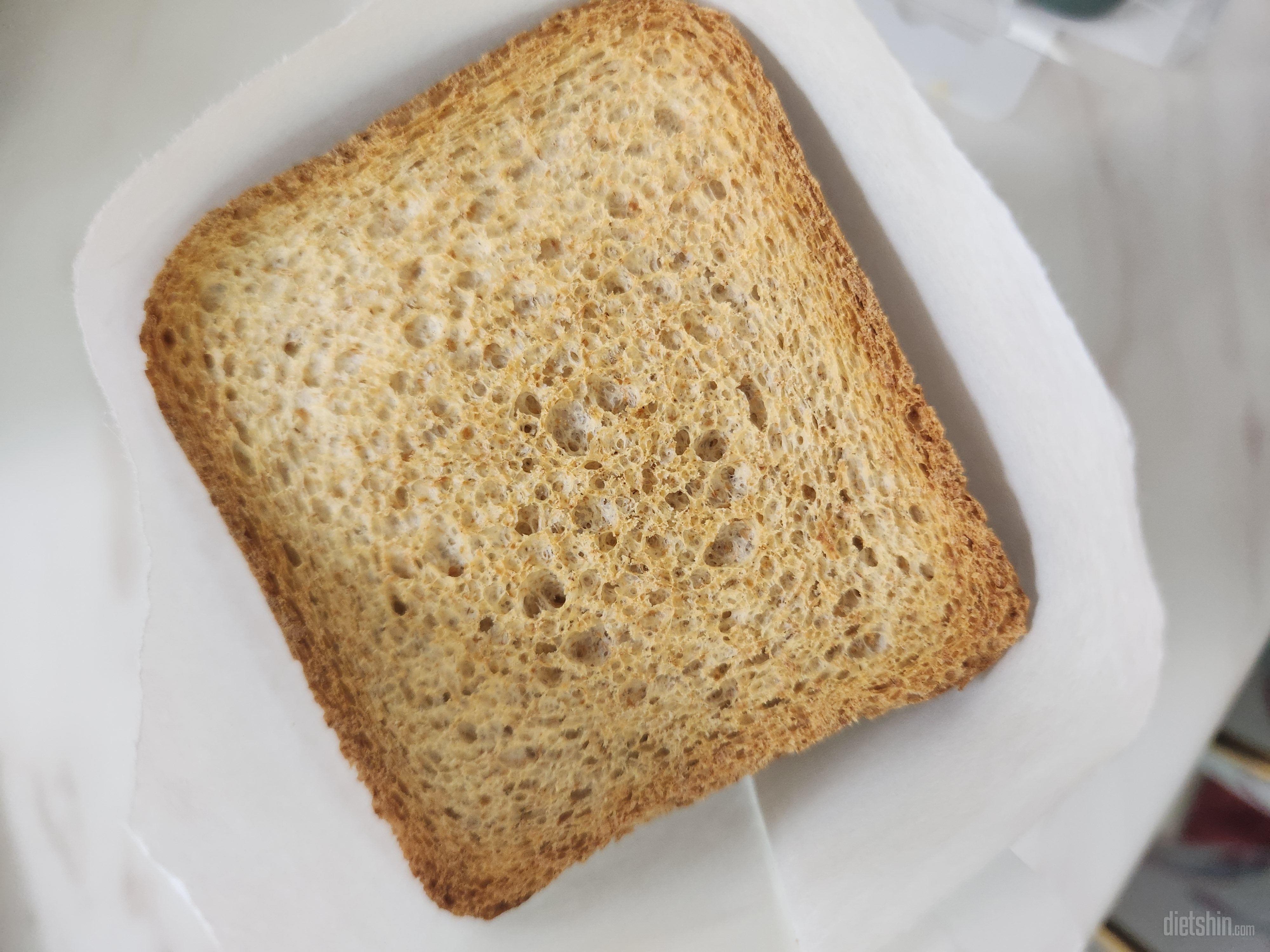 정말 맛있어요
커피랑 3조각씩 먹어