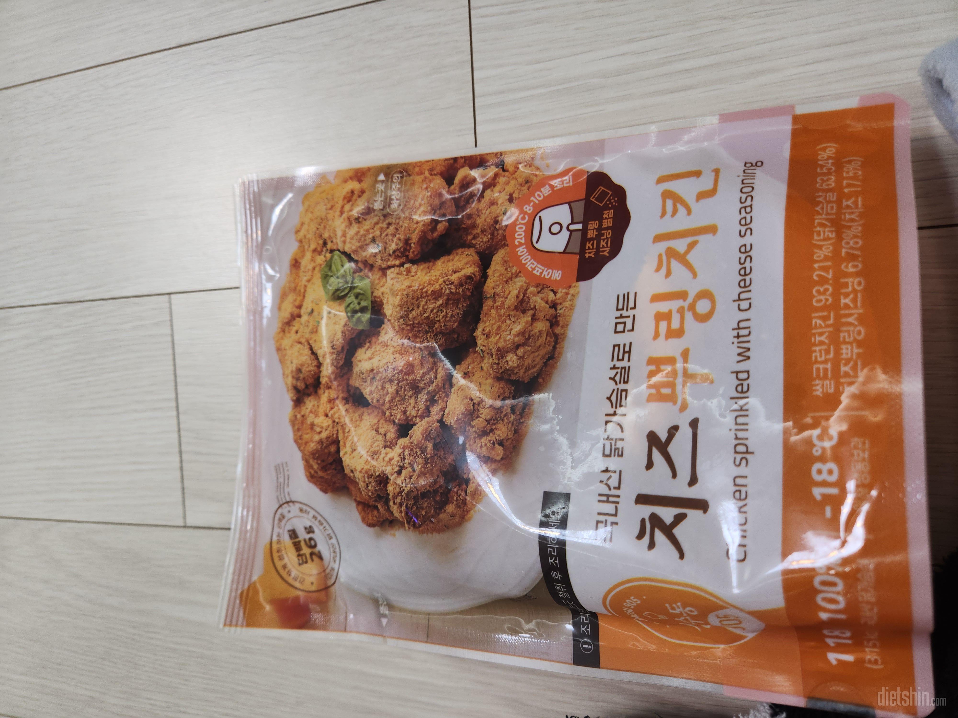 양념치킨 맛있어요
양이 적어서 아쉽긴