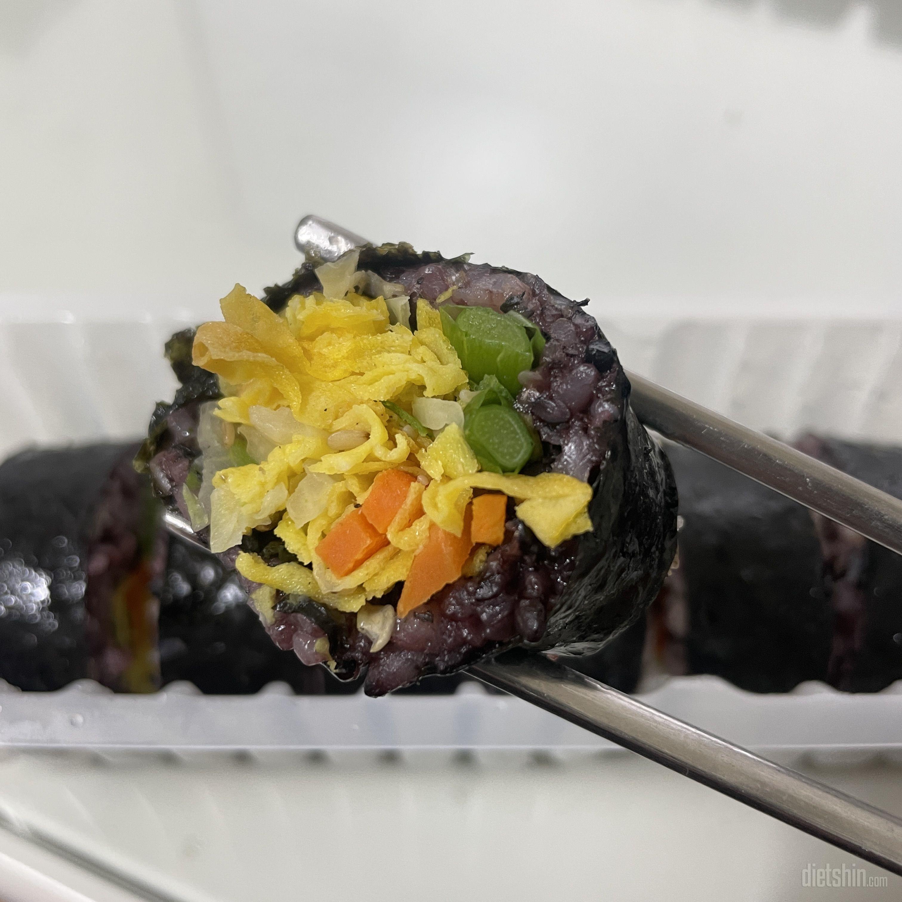 오! 새로 나온 김밥 맛있어요!! 구