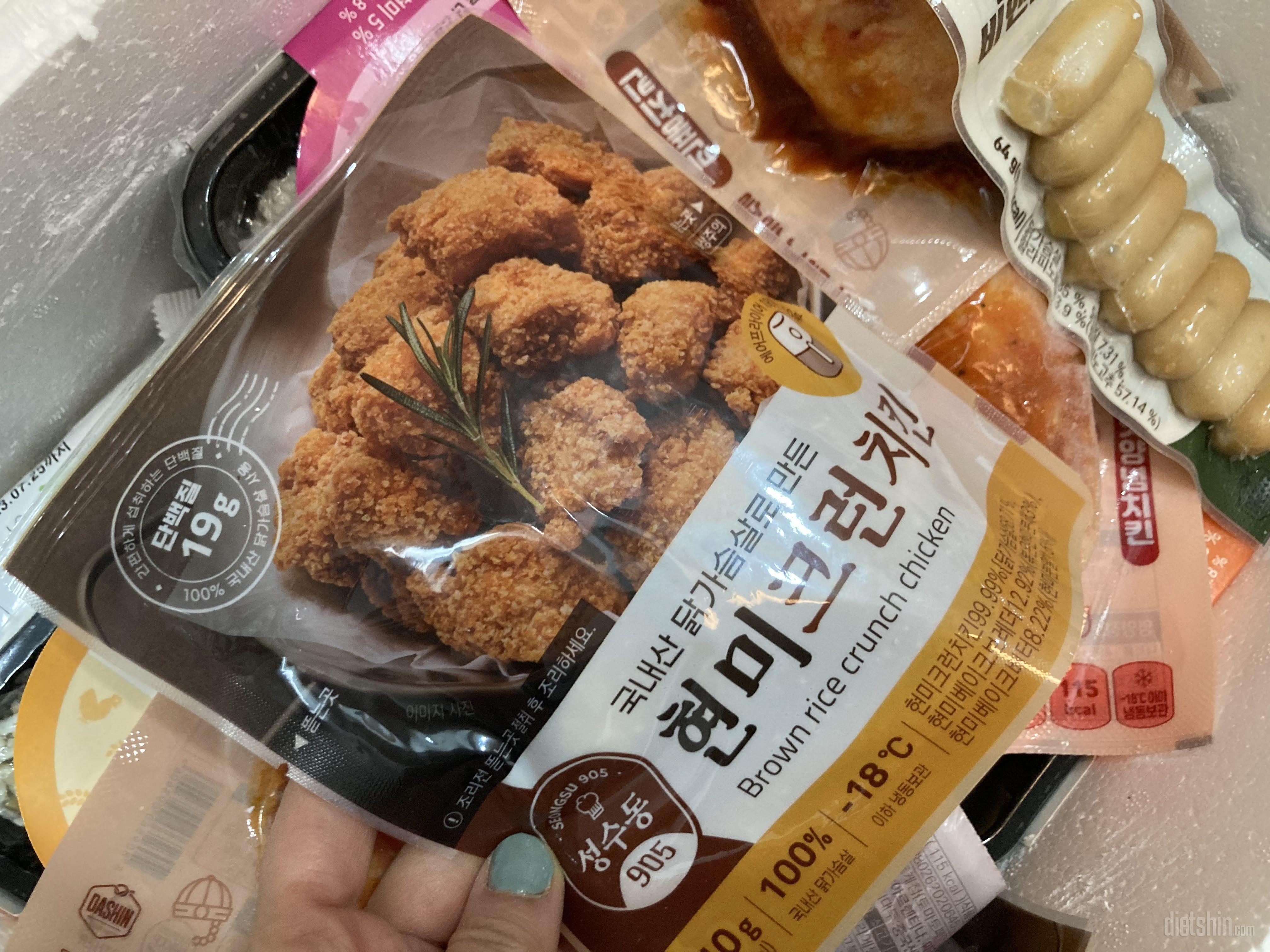 양념 치킨이 제일 맛있지만 담백하게