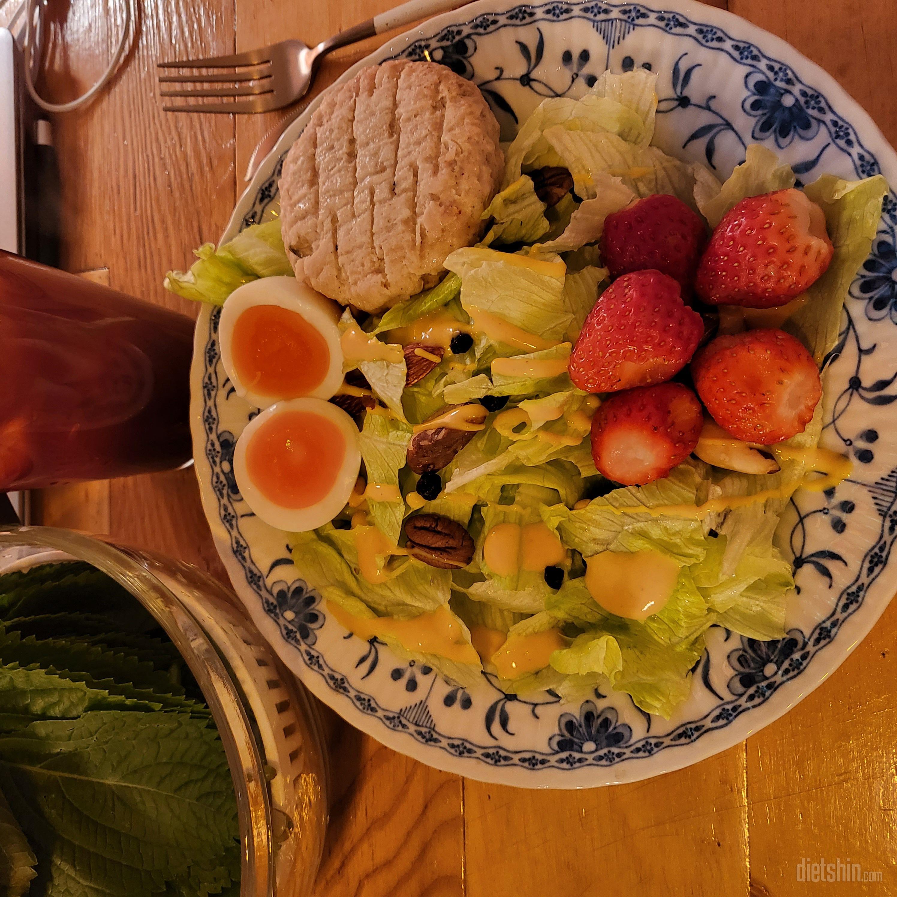 맛있게 잘 먹고 있어요! 새로 나온