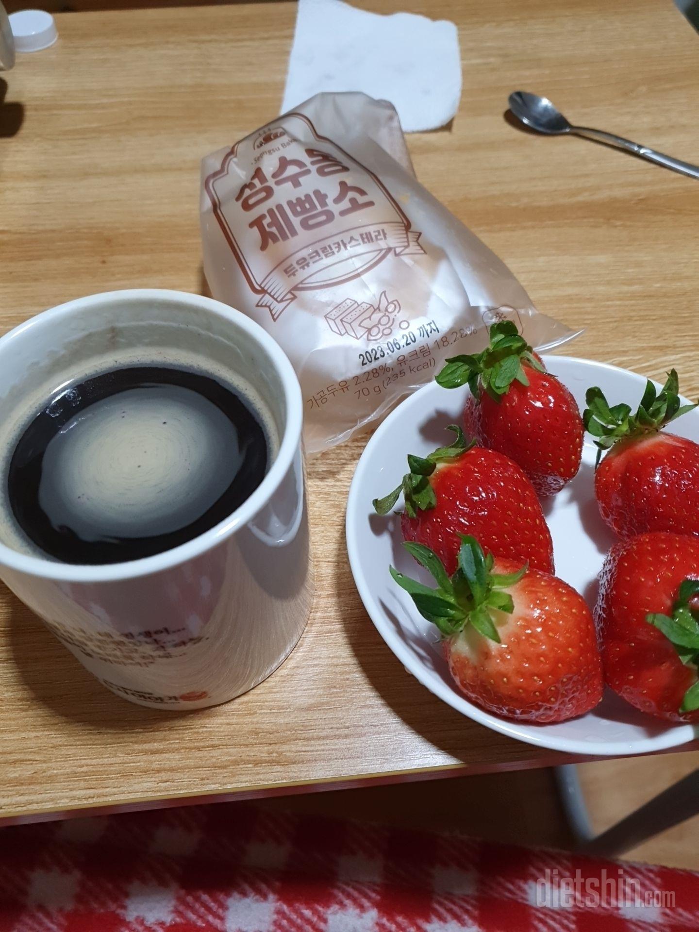 고소하니 맛있어요. 두유라서 느끼하지