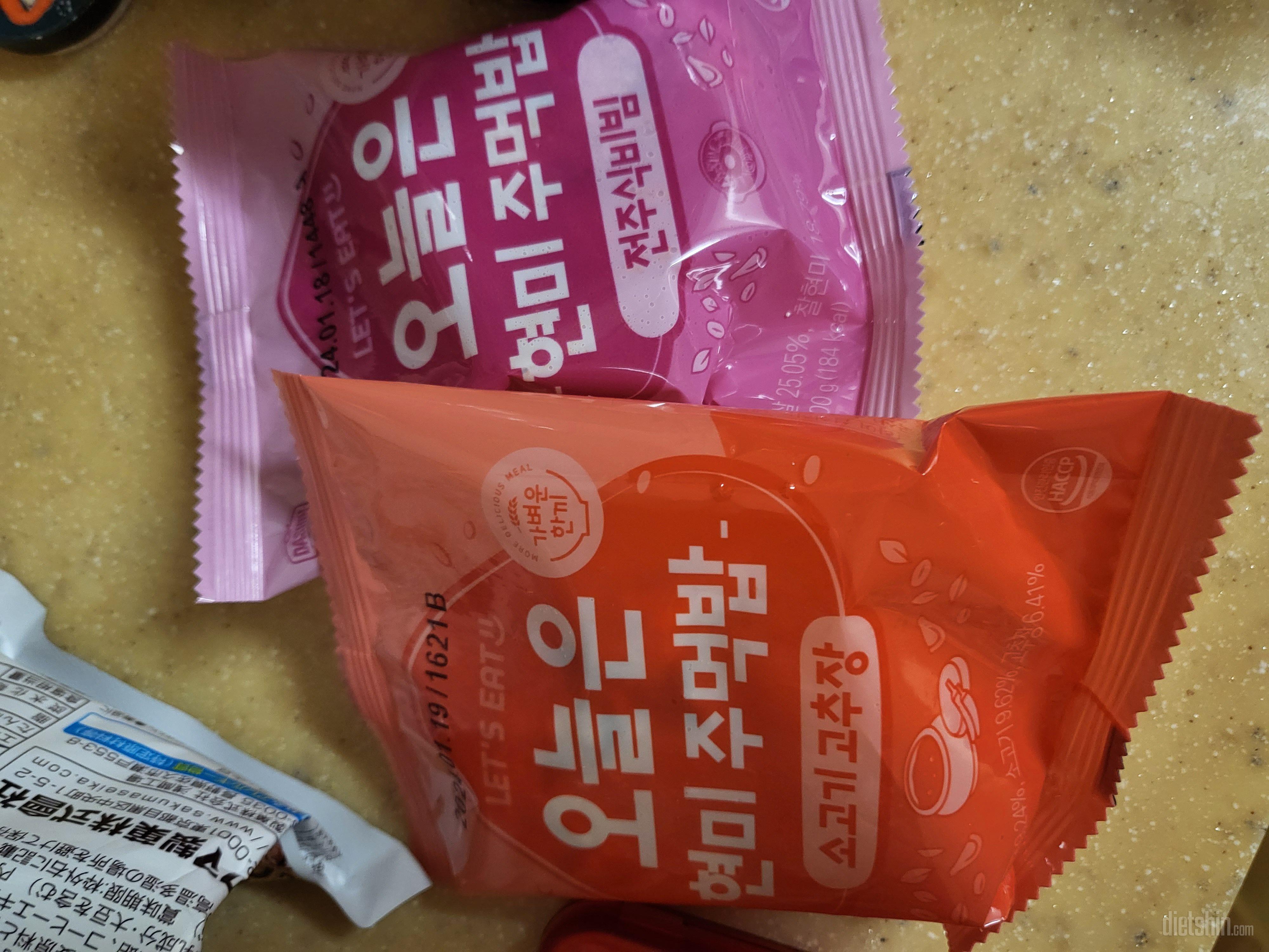 맛있어요! 특히 참치주먹밥이 고소하고