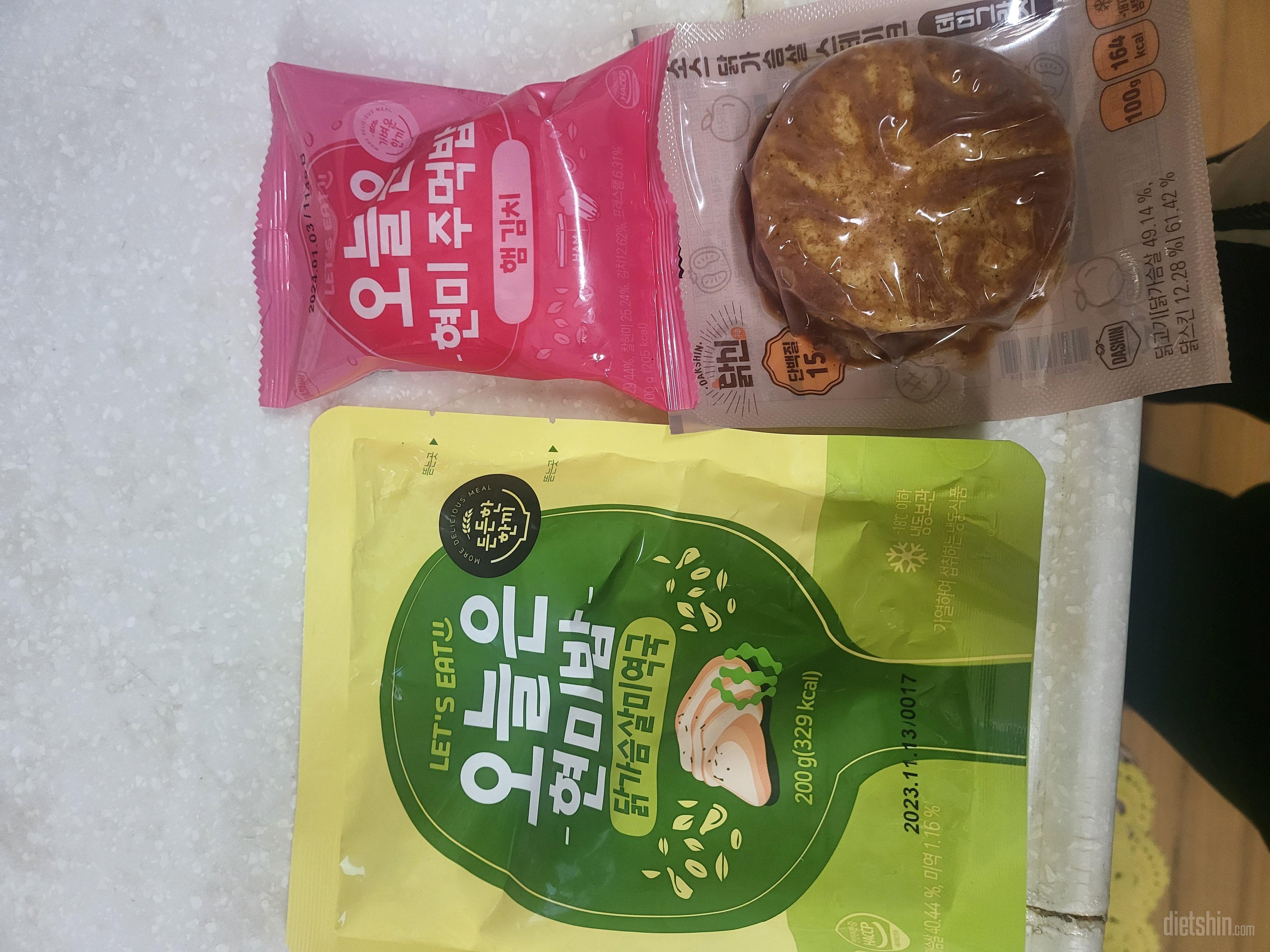 하나씩 맛보고 또시킴