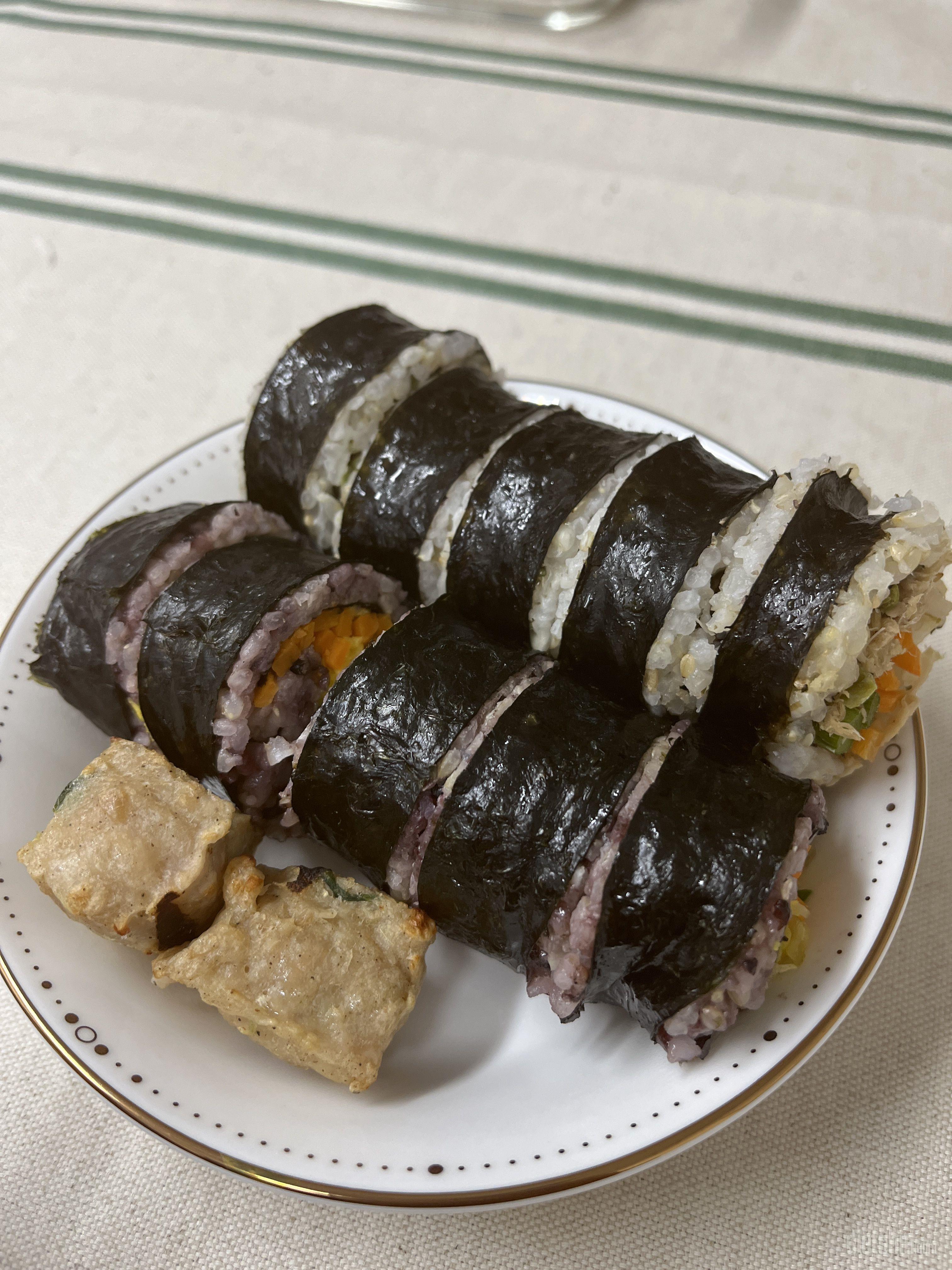 밥도 알차게 들었고 간도 적당한데 맛