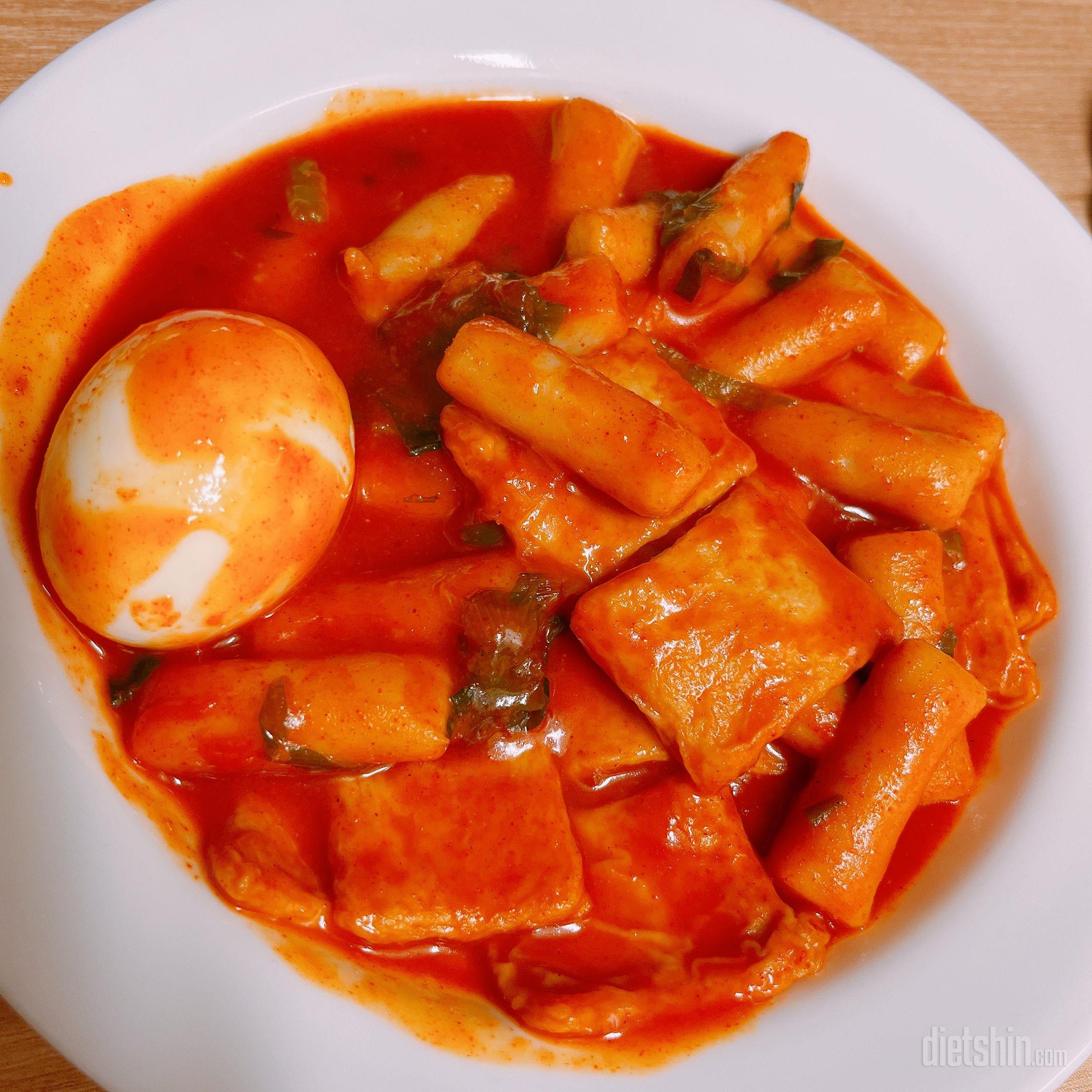 일반적인 떡볶기랑 차이 없이 맛있어요