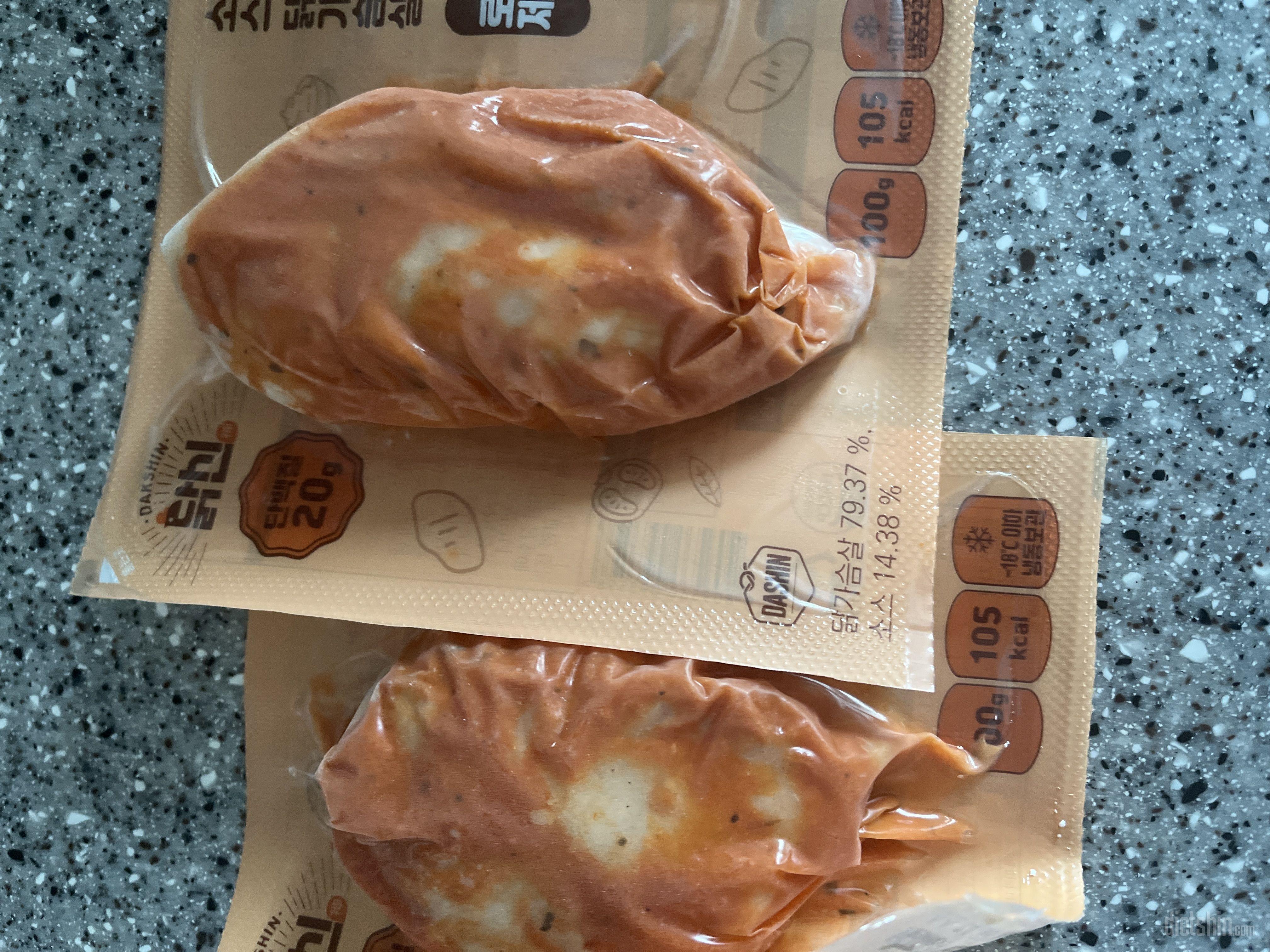 뻑뻑한 식감을 좋아하지않아서 소스 있