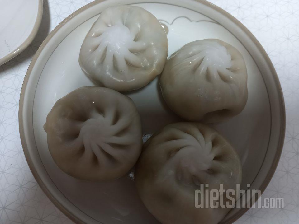 쫄깃한 씨쓰루 만두피에, 맛은 살짝
