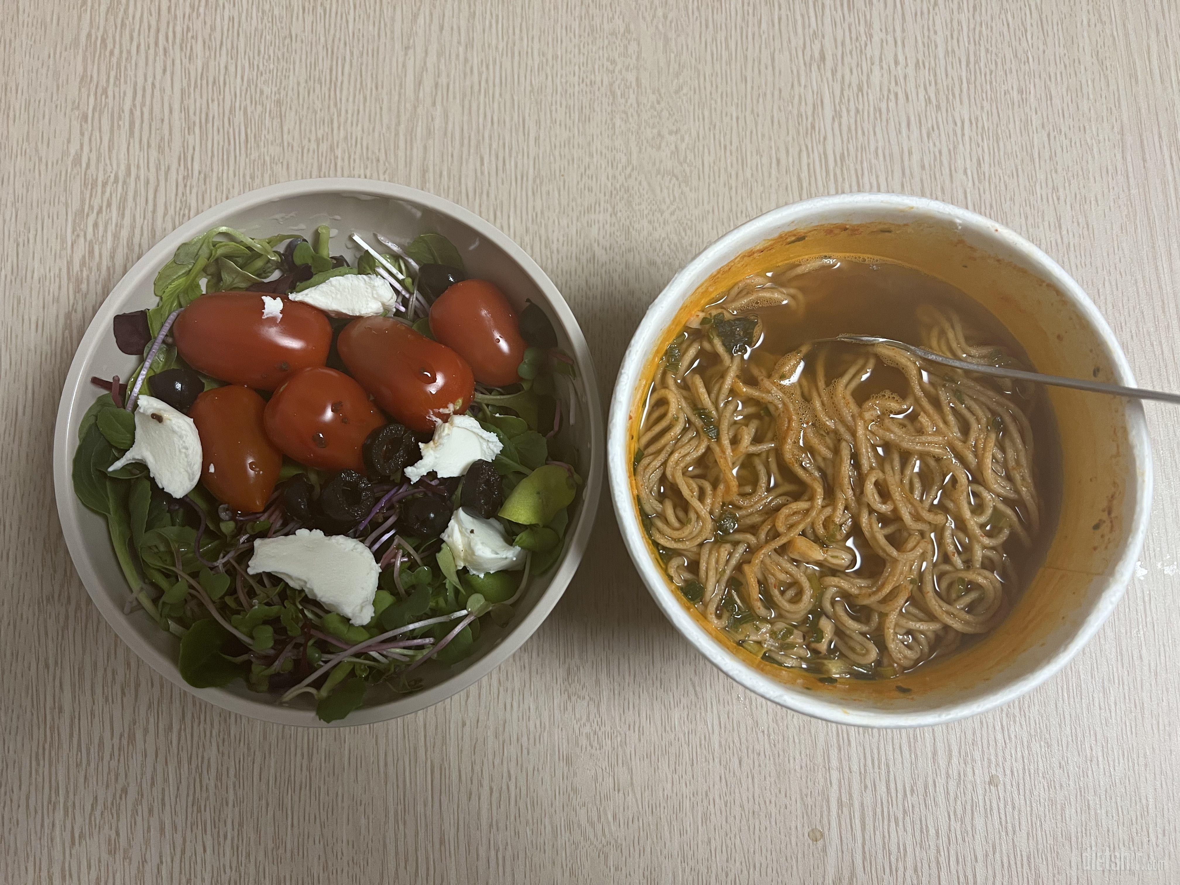 사진이 맛없게 찍혔는데 라면 맛이 일