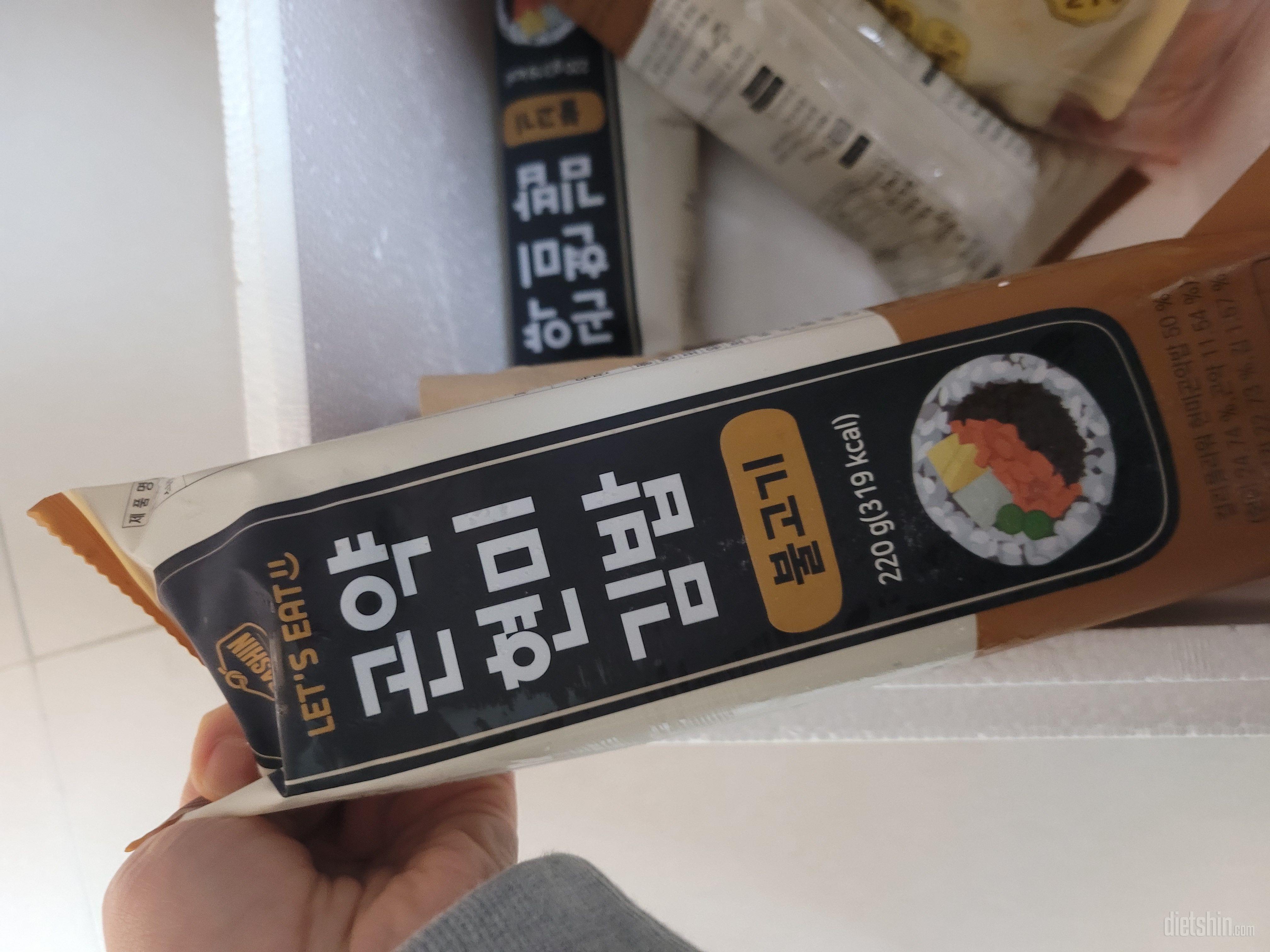 떨어지면  또 시켜놓아요. 김밥먹고