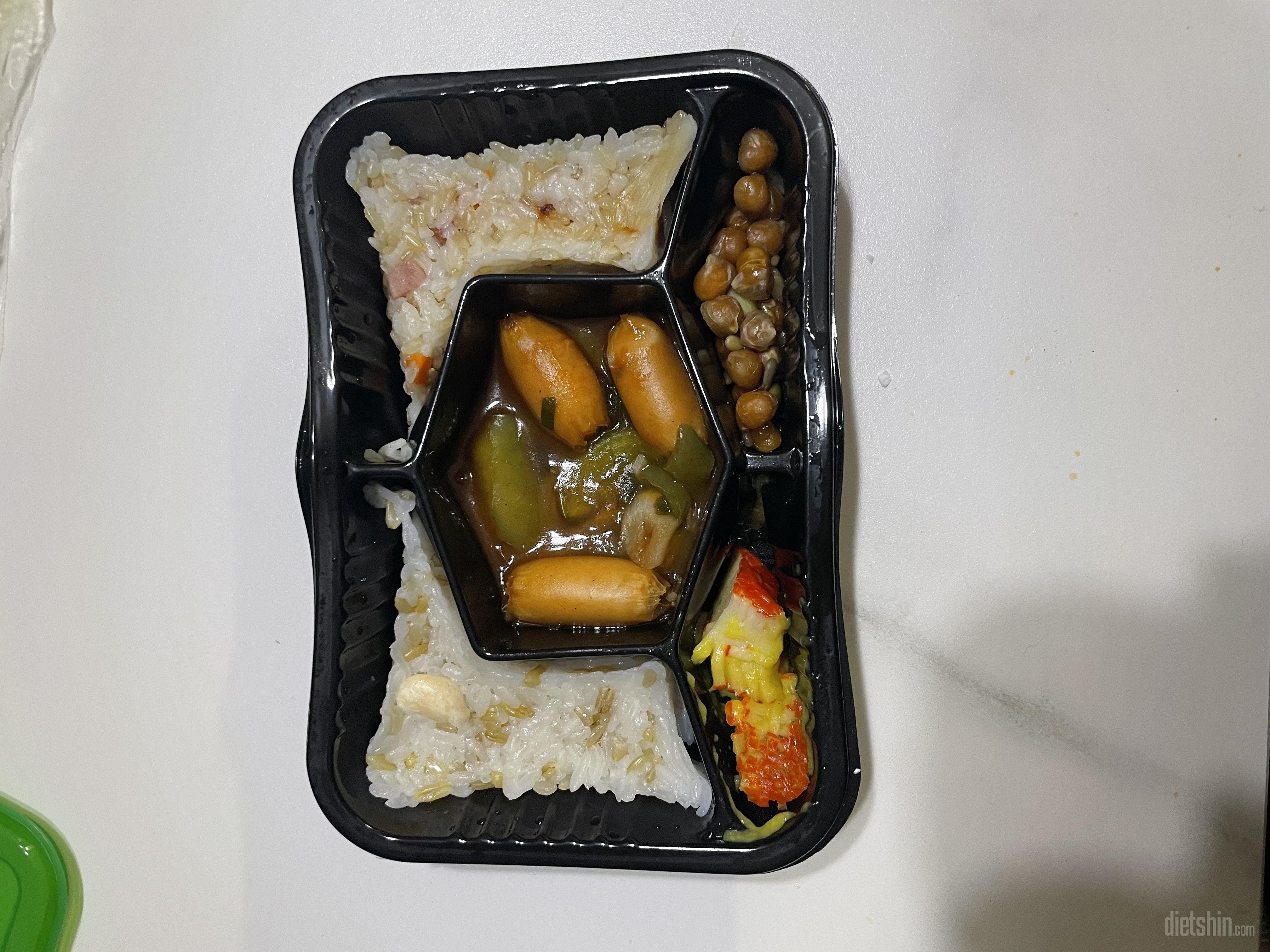 도시락은 밥이 맛이 별로고 반찬은 간