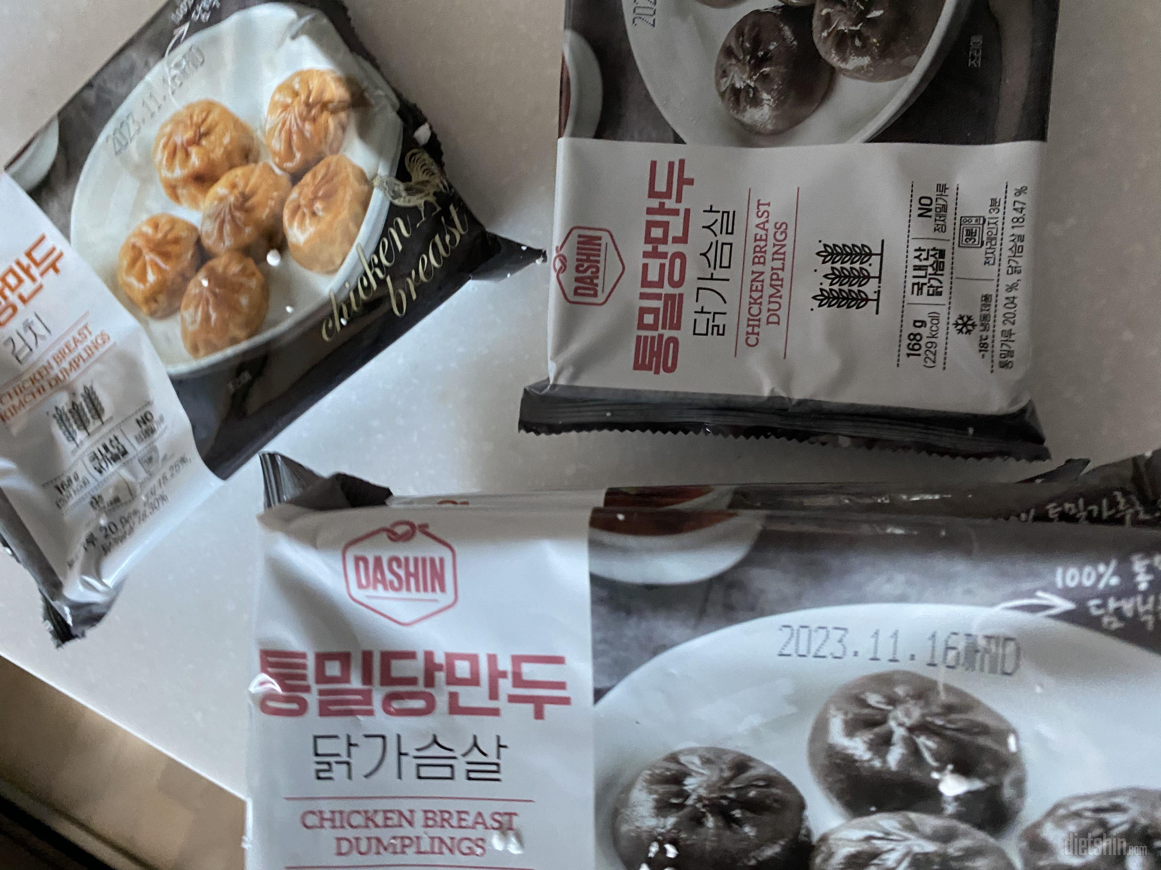 닭가슴살로 만들고 칼로리 낮고
근데