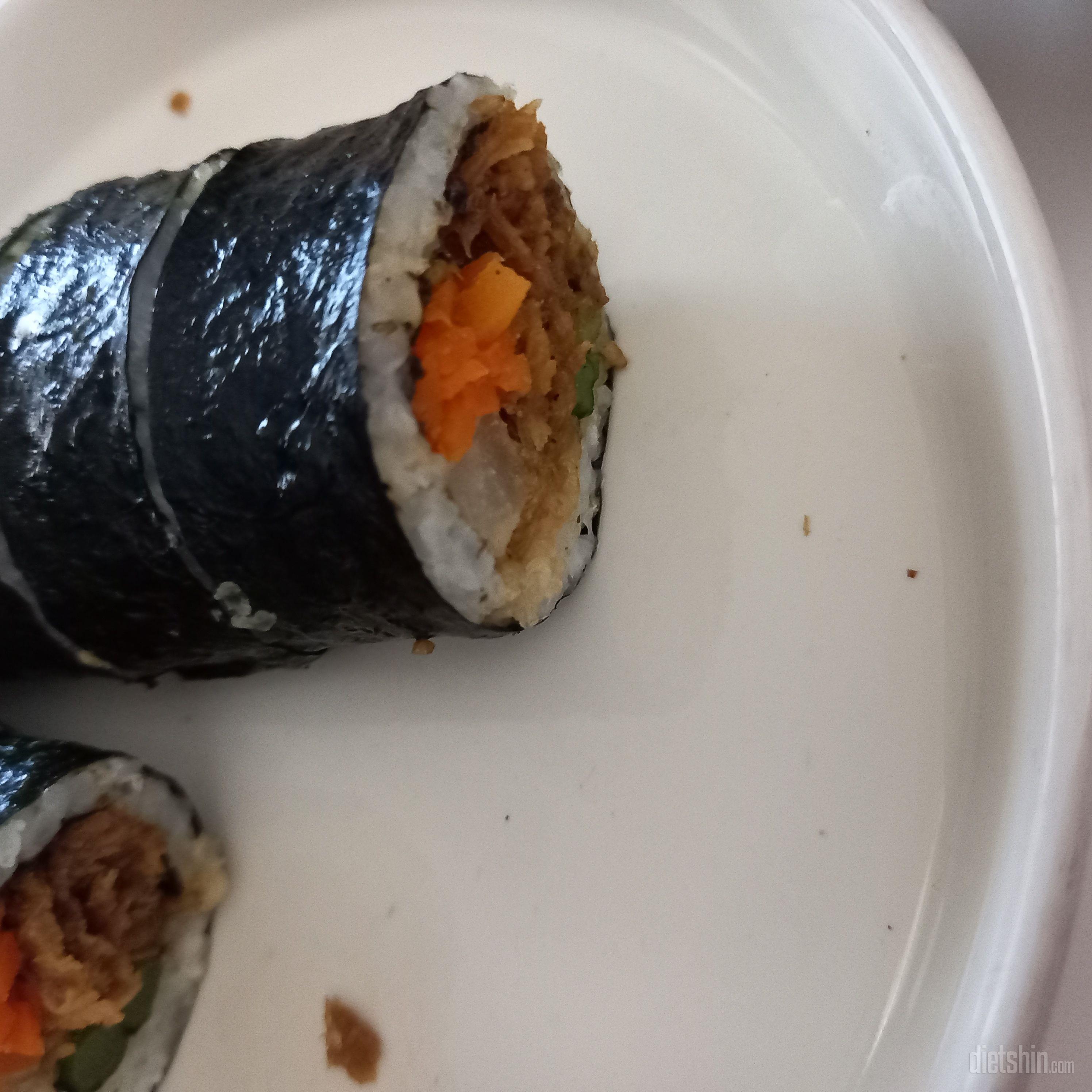 김밥 좋아해서 저는 먹기 편리하고 좋