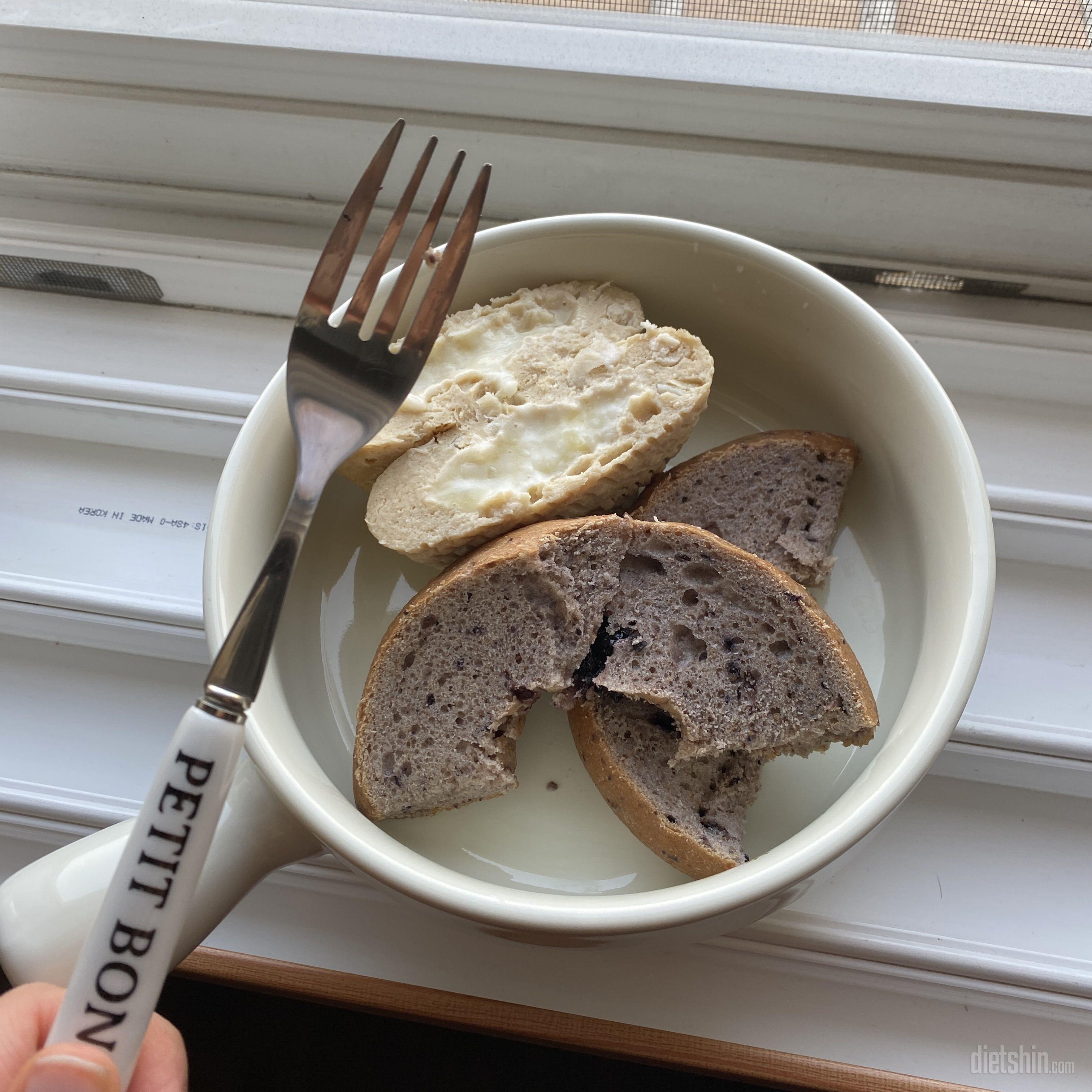 음~ 맛있는 베이글이에요
쫄깃쫄깃하
