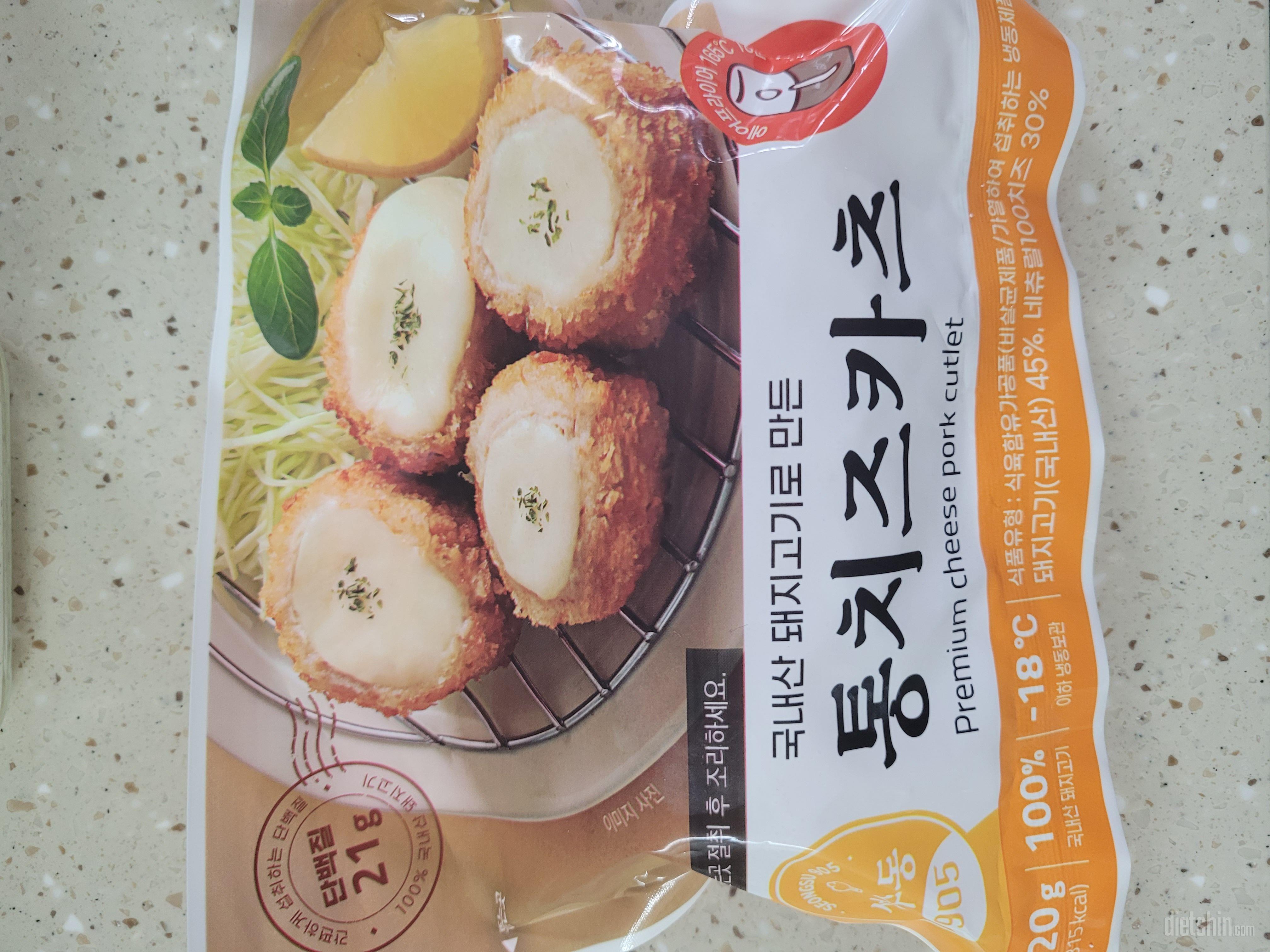 치즈가 넉넉하고 쌀가루가 들어가서 그