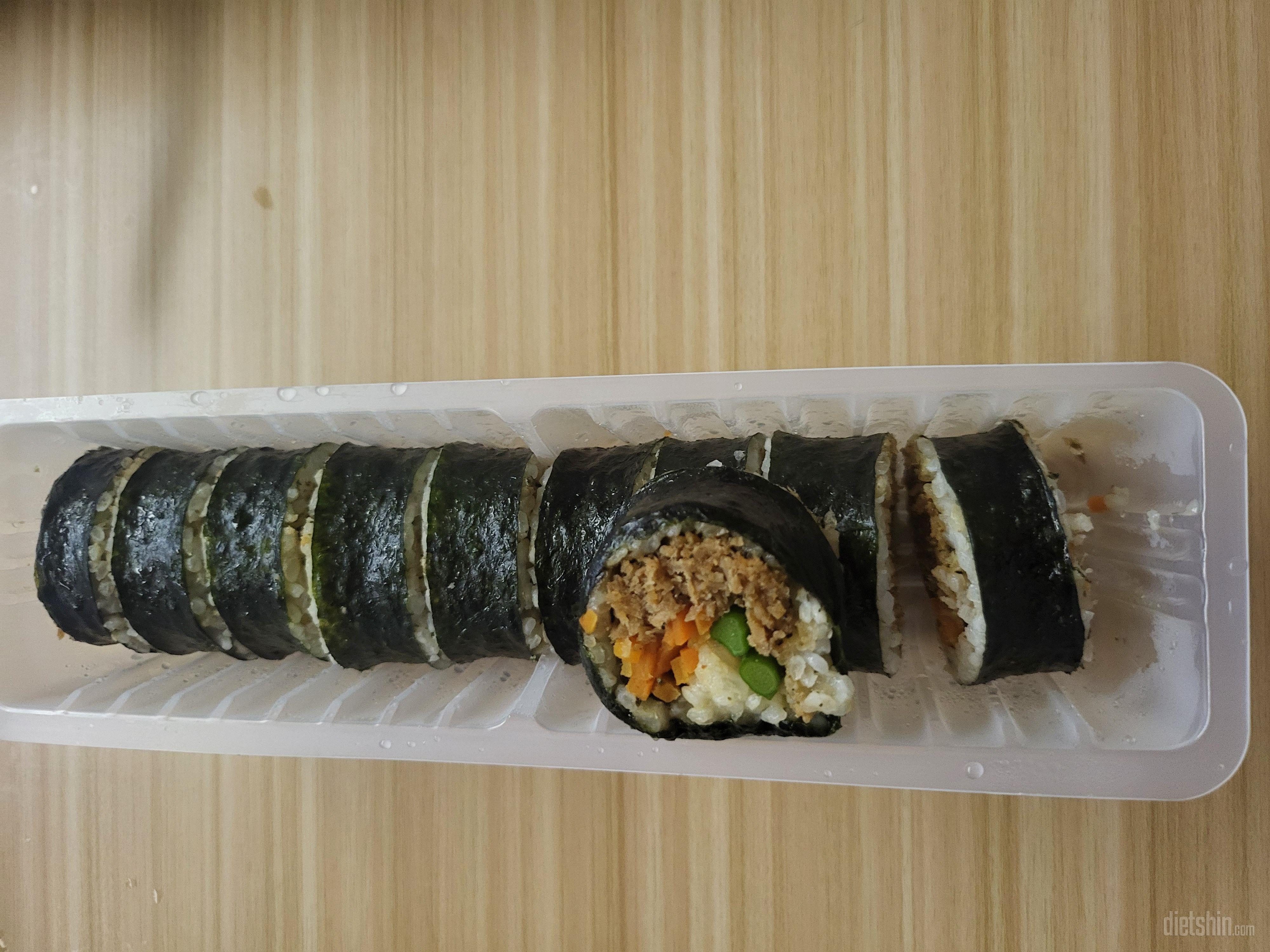 일반김밥먹는거같아좋아요 근데 간이 조