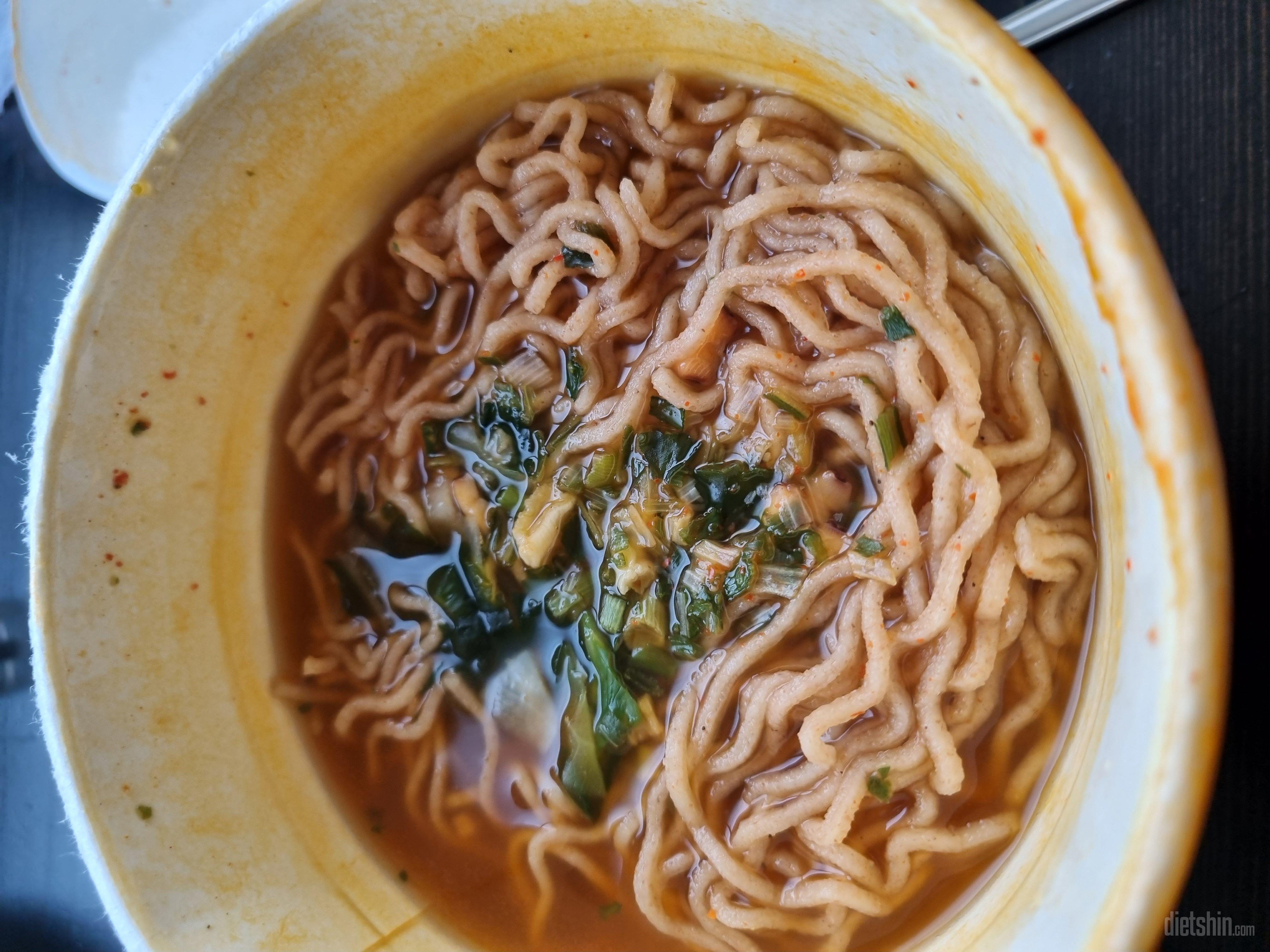라면국물 맛이나 볼까하고 큰 기대없이