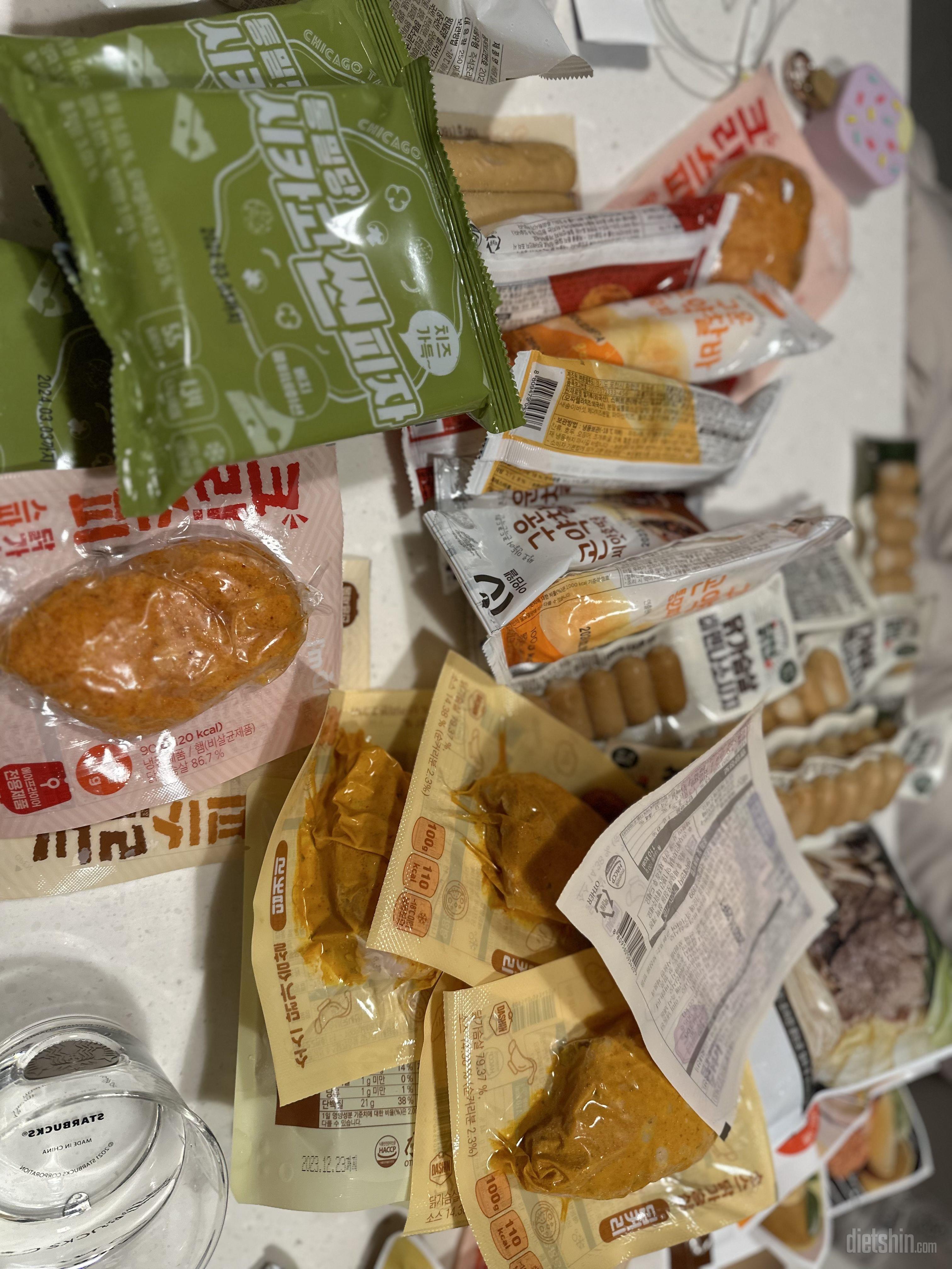 계란후라이 추가해서 먹으면 꿀맛이에요